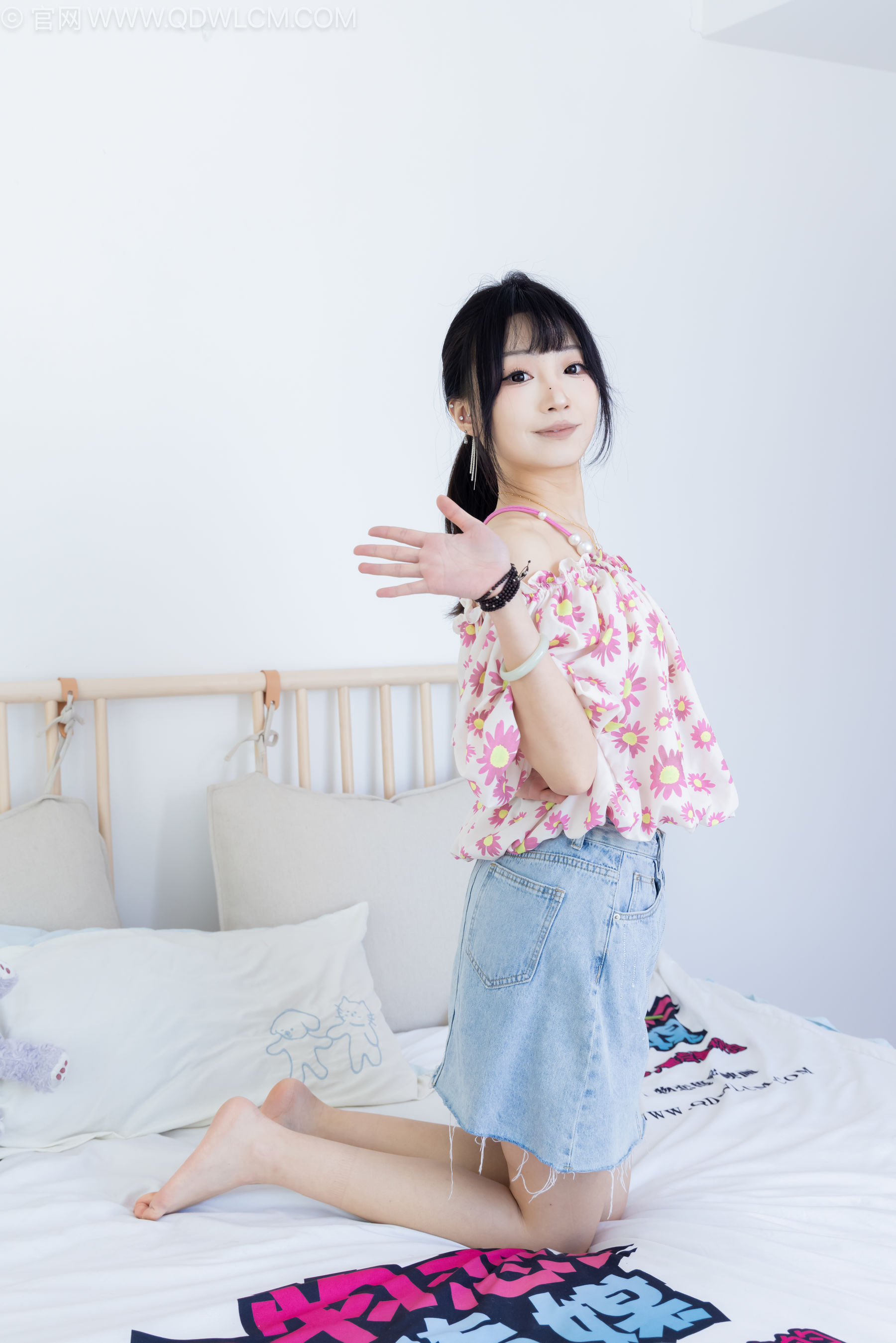 物恋传媒 No.2240 嘟嘟 -三双高跟鞋、薄肉丝、裸足、视频以超近景特写为主/(155P)