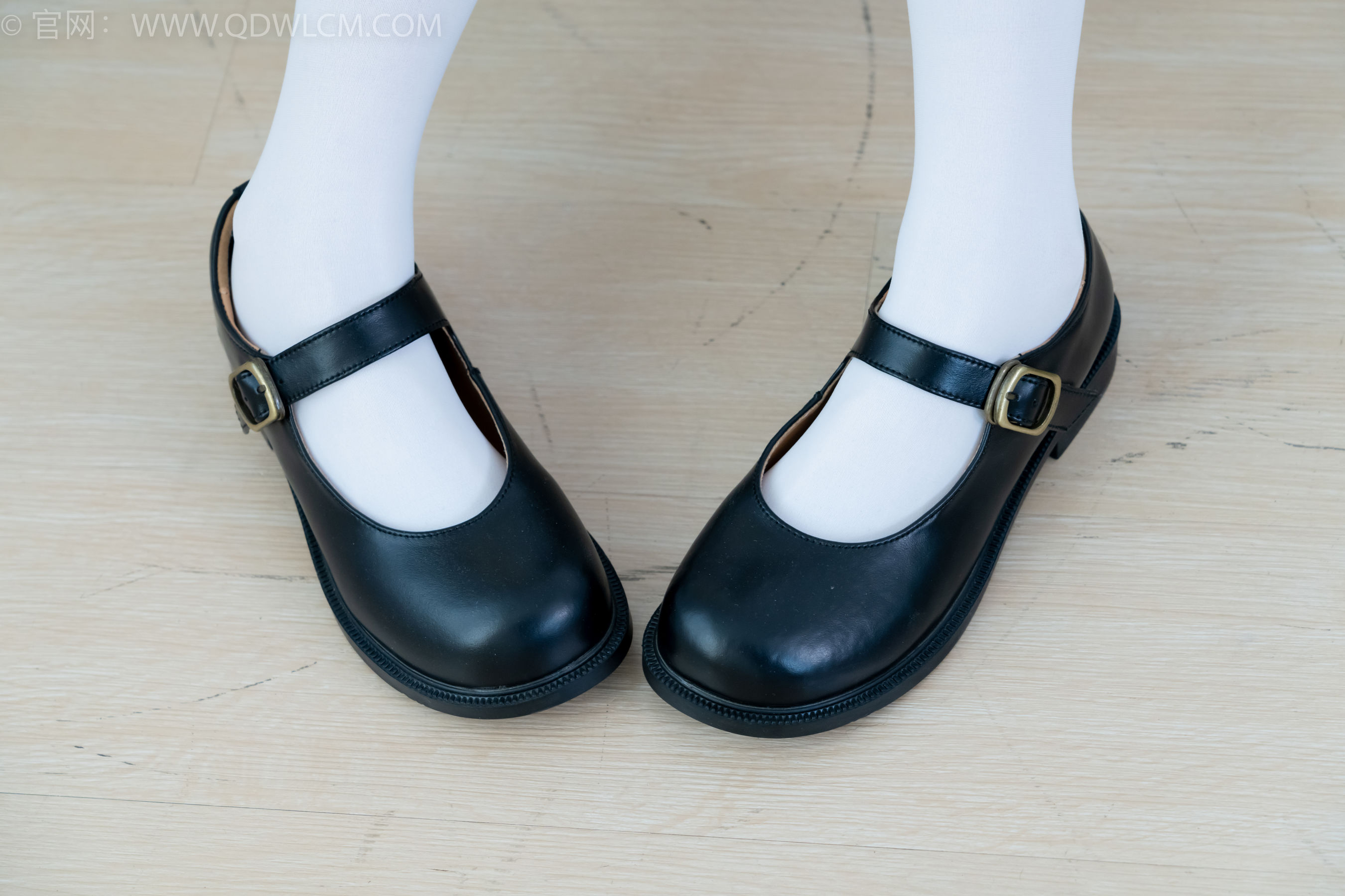 物恋传媒 No.2244 菜菜 -皮鞋、厚白丝、jk制服、皮筋绑脚老头乐挠脚剧情/(160P)