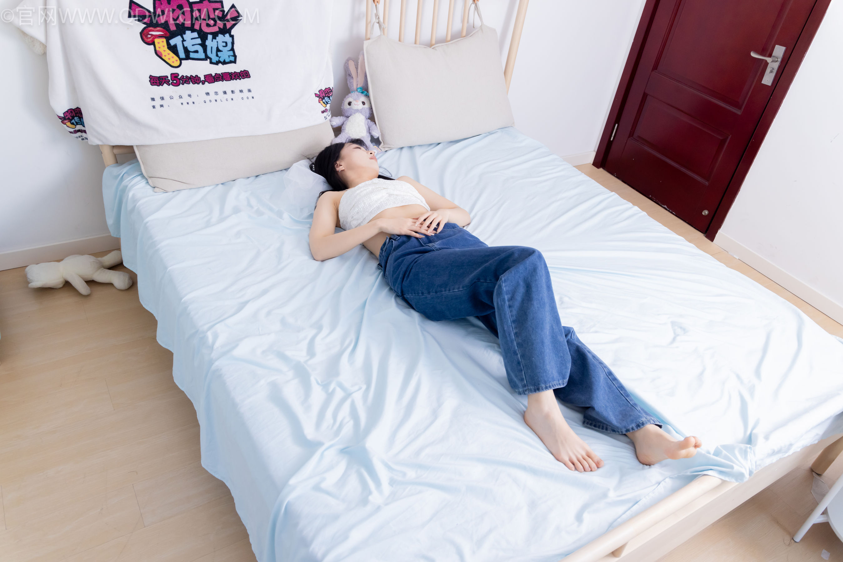 物恋传媒 No.2258 嘟嘟 -板鞋、白棉袜、裸足/(161P)