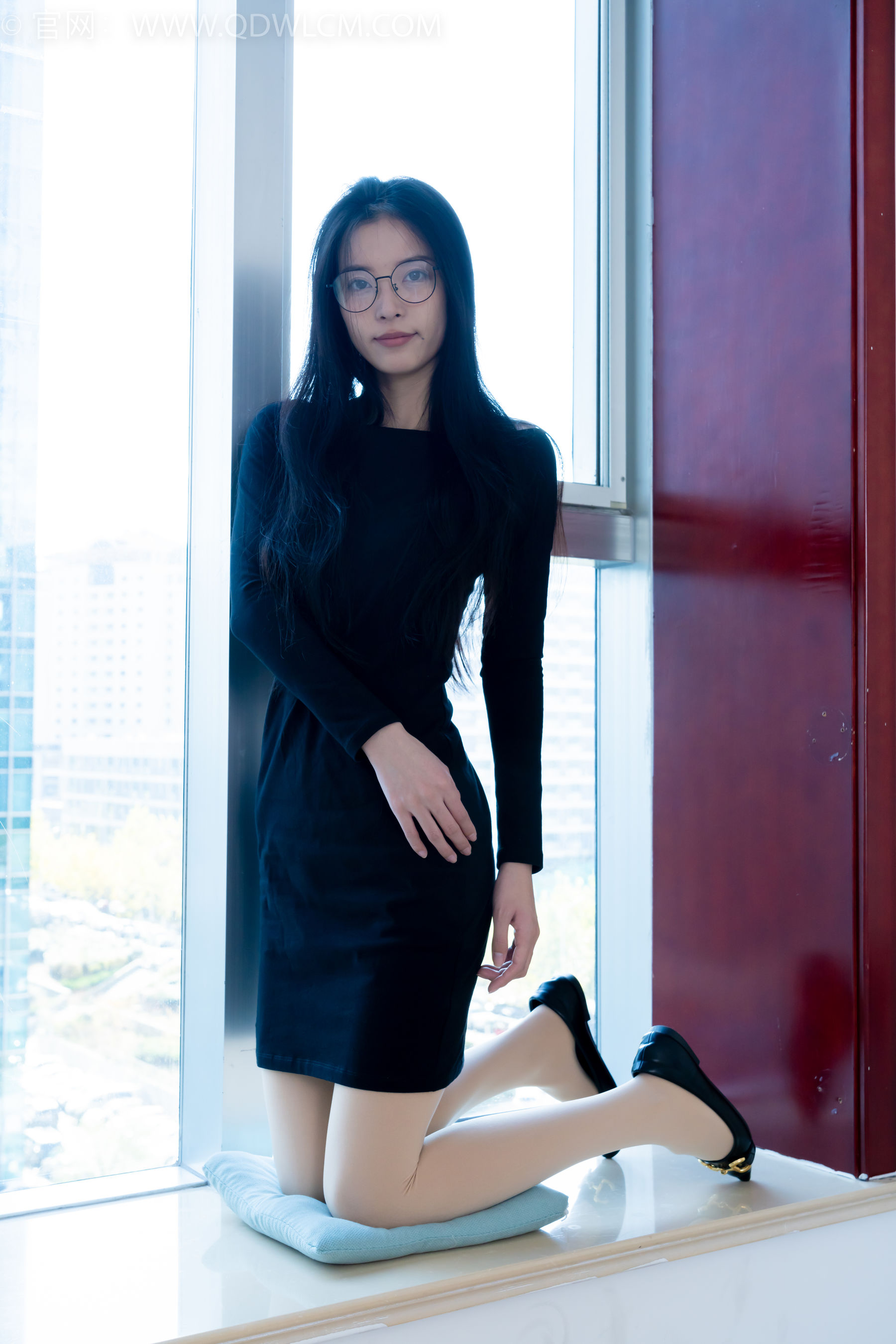 物恋传媒 No.2256 茯苓 -平底鞋、厚肉丝、厚黑丝、皮筋绑脚和挠脚心剧情/(220P)