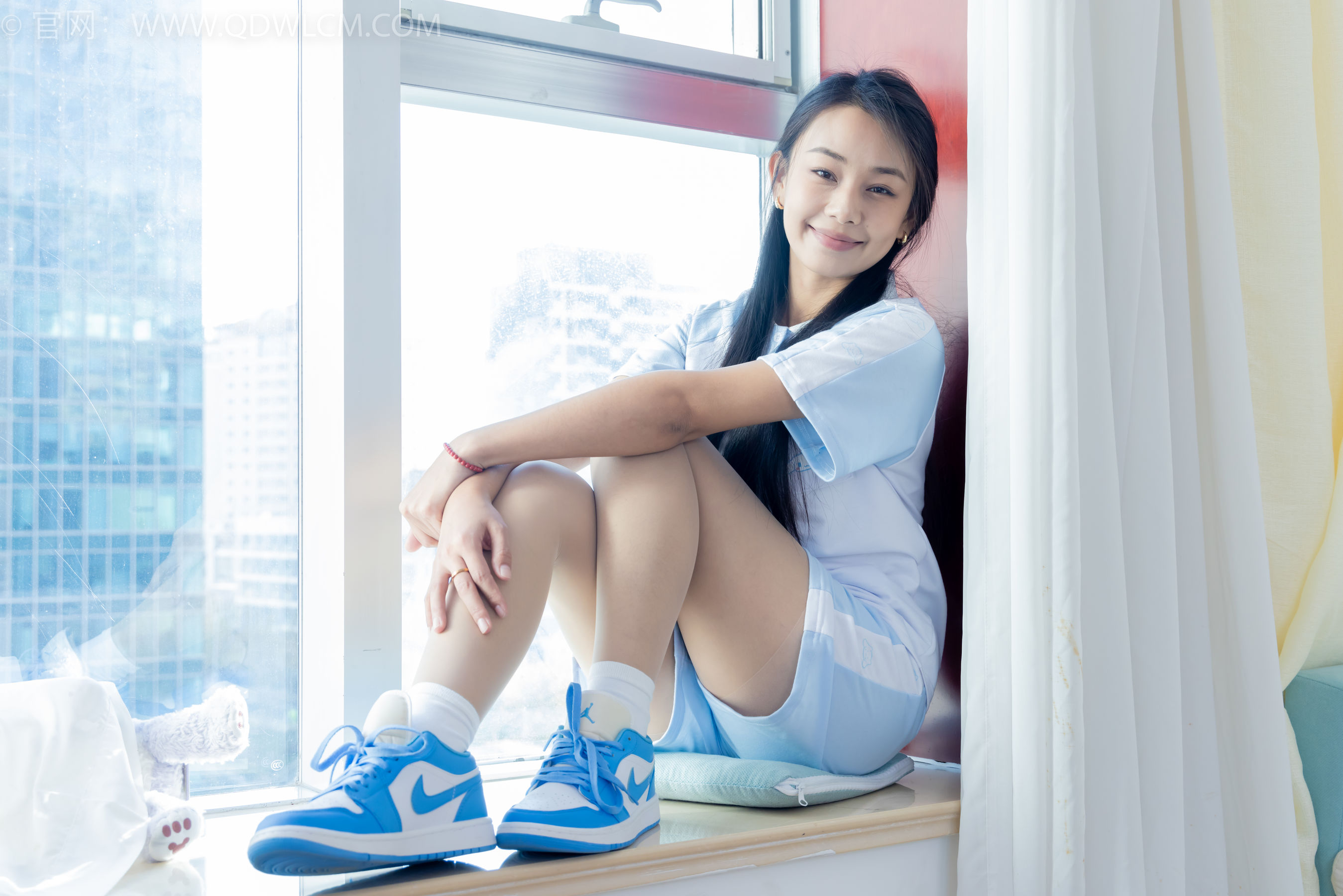 物恋传媒 No.2250 岚岚 -板鞋、白棉袜、薄肉丝、老头乐挠脚剧情/(150P)