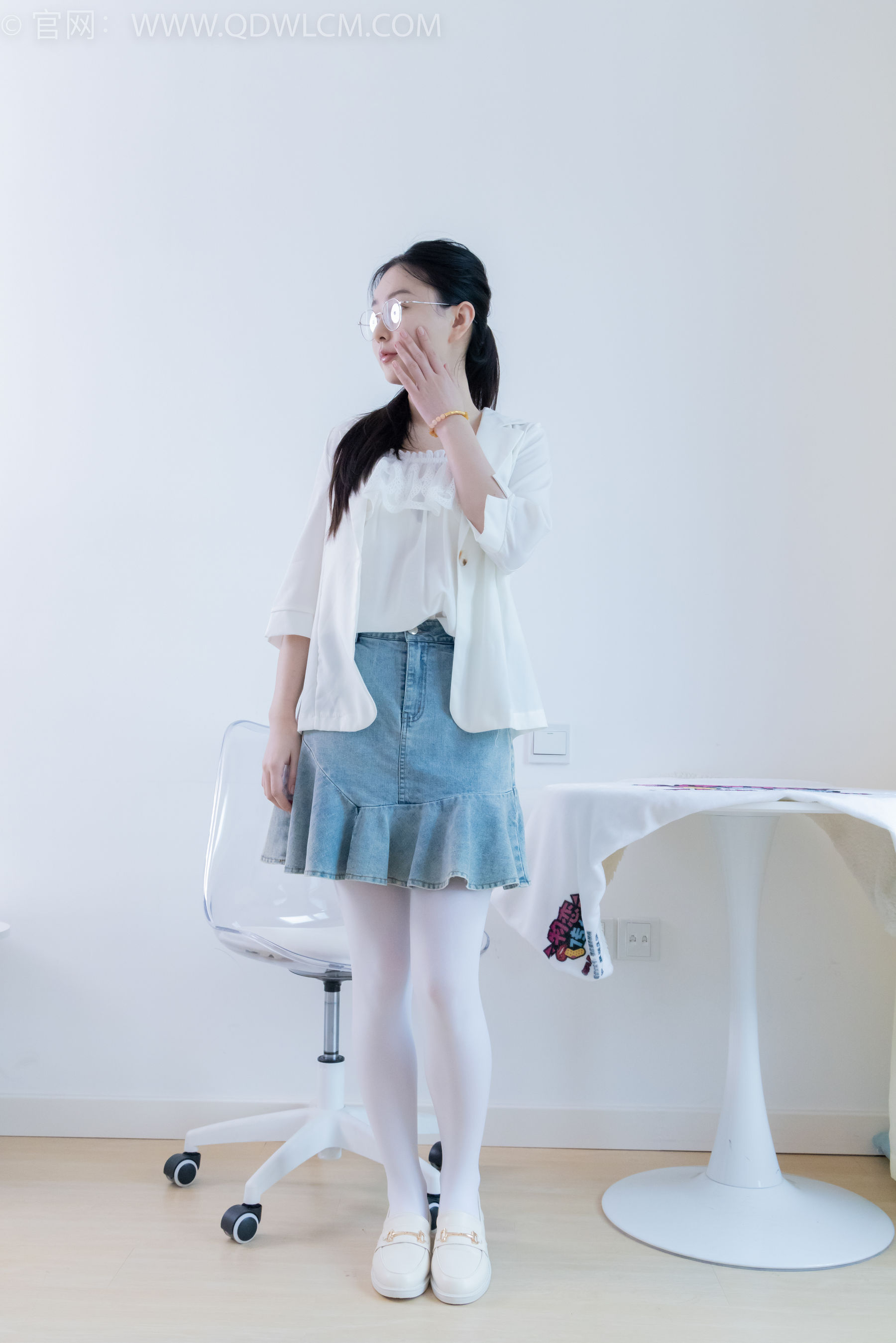物恋传媒 No.2246 美兔 -皮鞋、厚白丝、皮筋绑脚老头乐挠脚剧情/(150P)