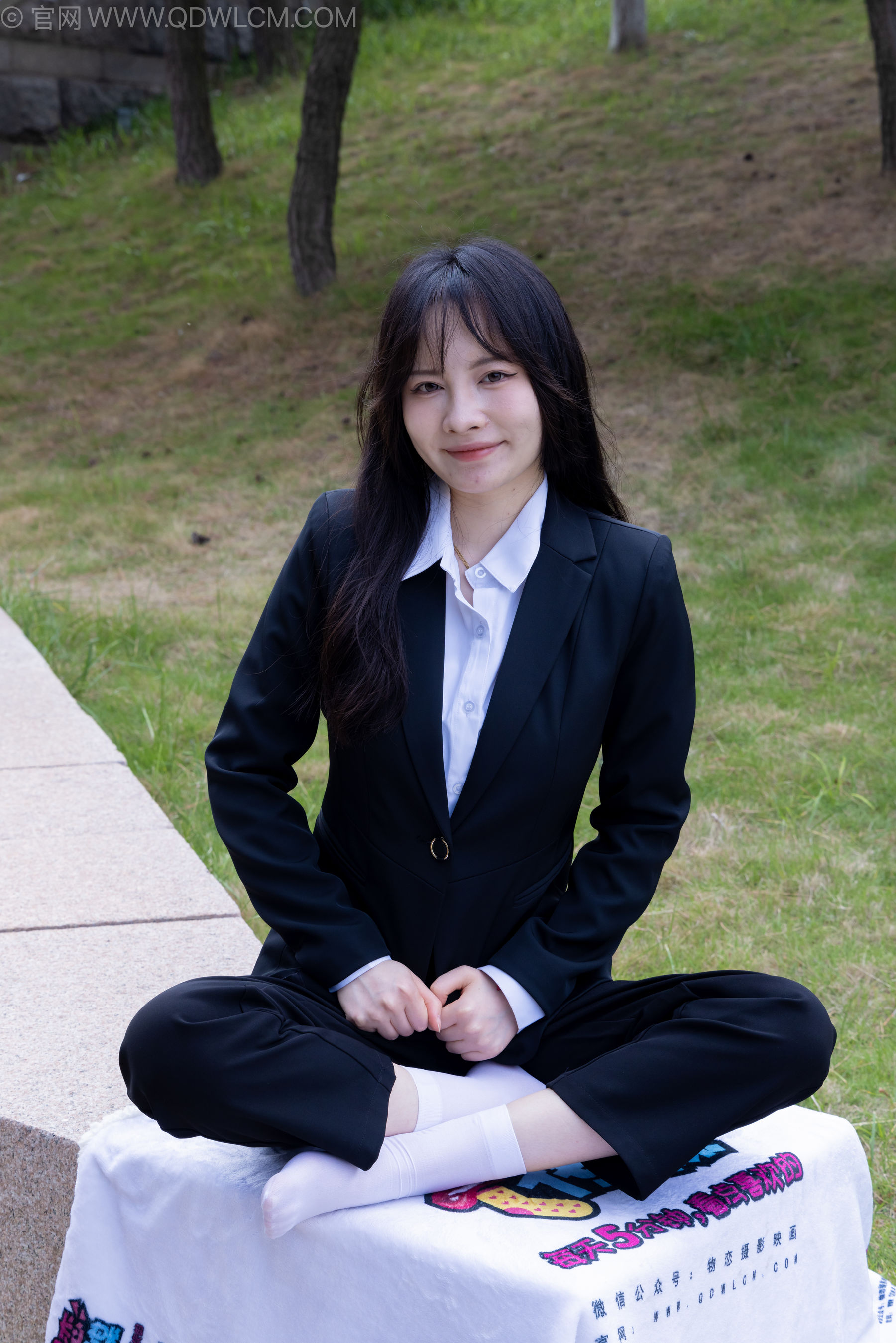 物恋传媒 No.2238 小酒 -高跟鞋、短白丝、ol制服户外/(230P)