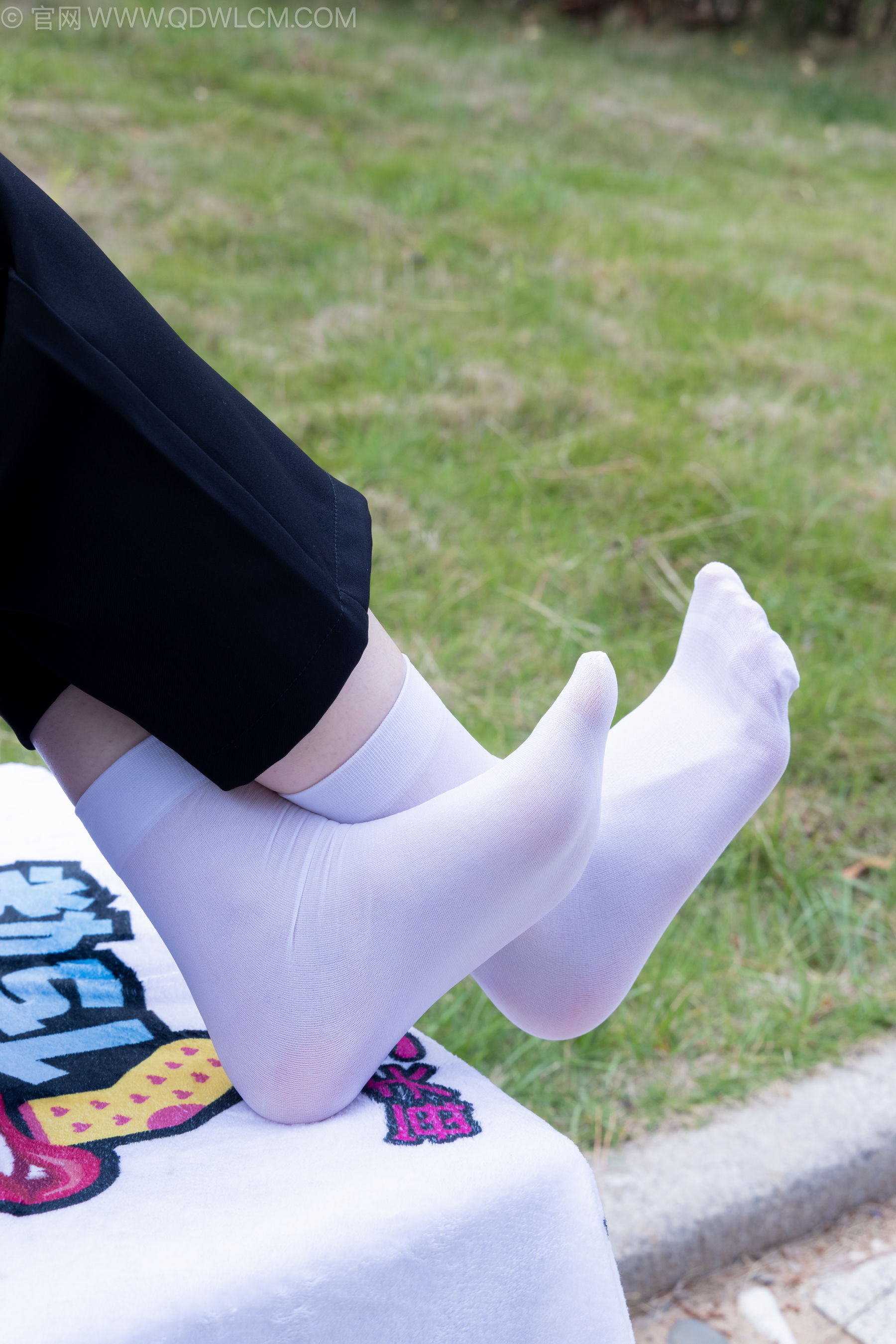 物恋传媒 No.2238 小酒 -高跟鞋、短白丝、ol制服户外/(230P)