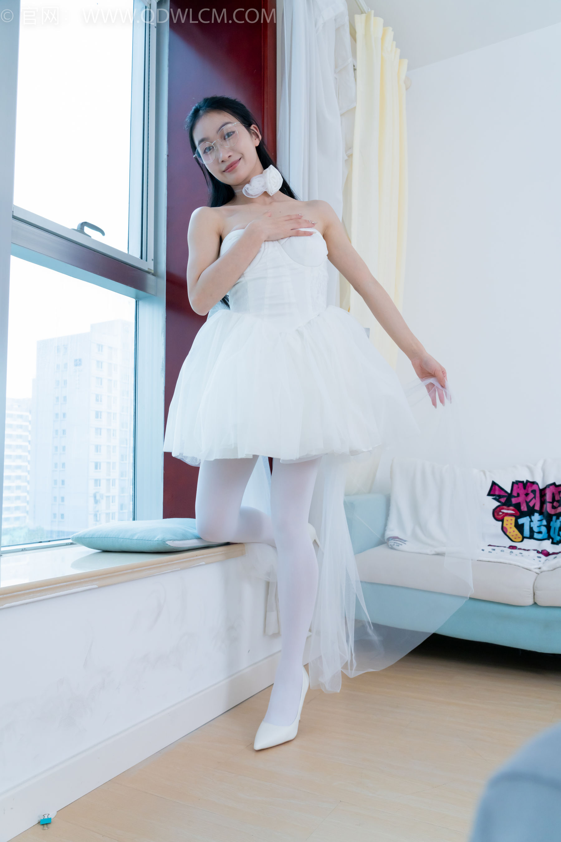 物恋传媒 No.2233 小影 -小影 -高跟鞋、厚白丝/(150P)