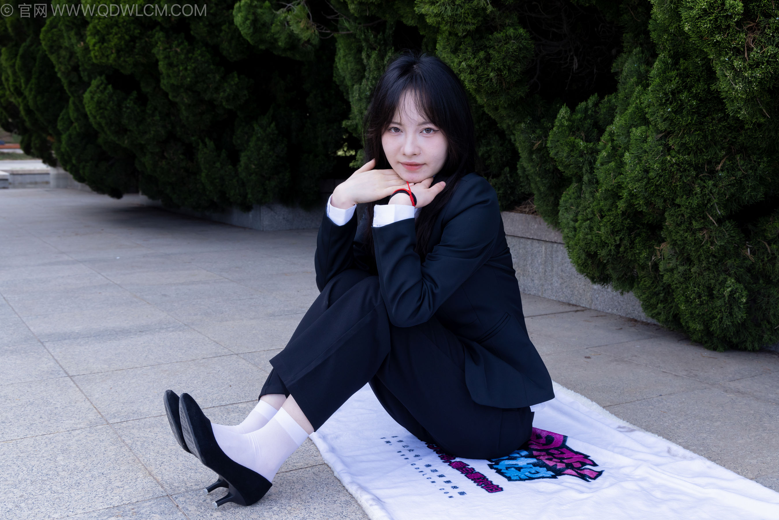 物恋传媒 No.2238 小酒 -高跟鞋、短白丝、ol制服户外/(230P)