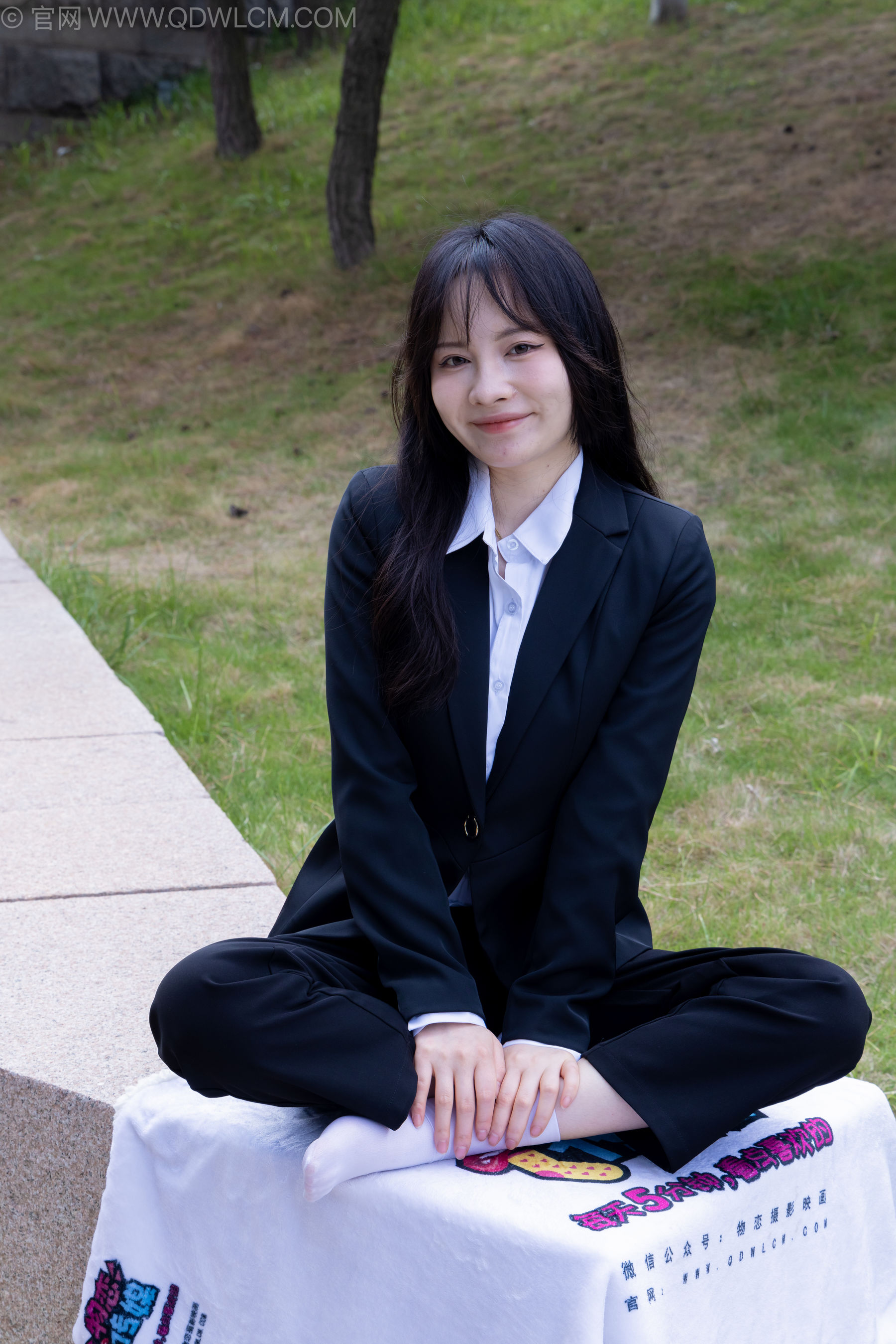 物恋传媒 No.2238 小酒 -高跟鞋、短白丝、ol制服户外/(230P)