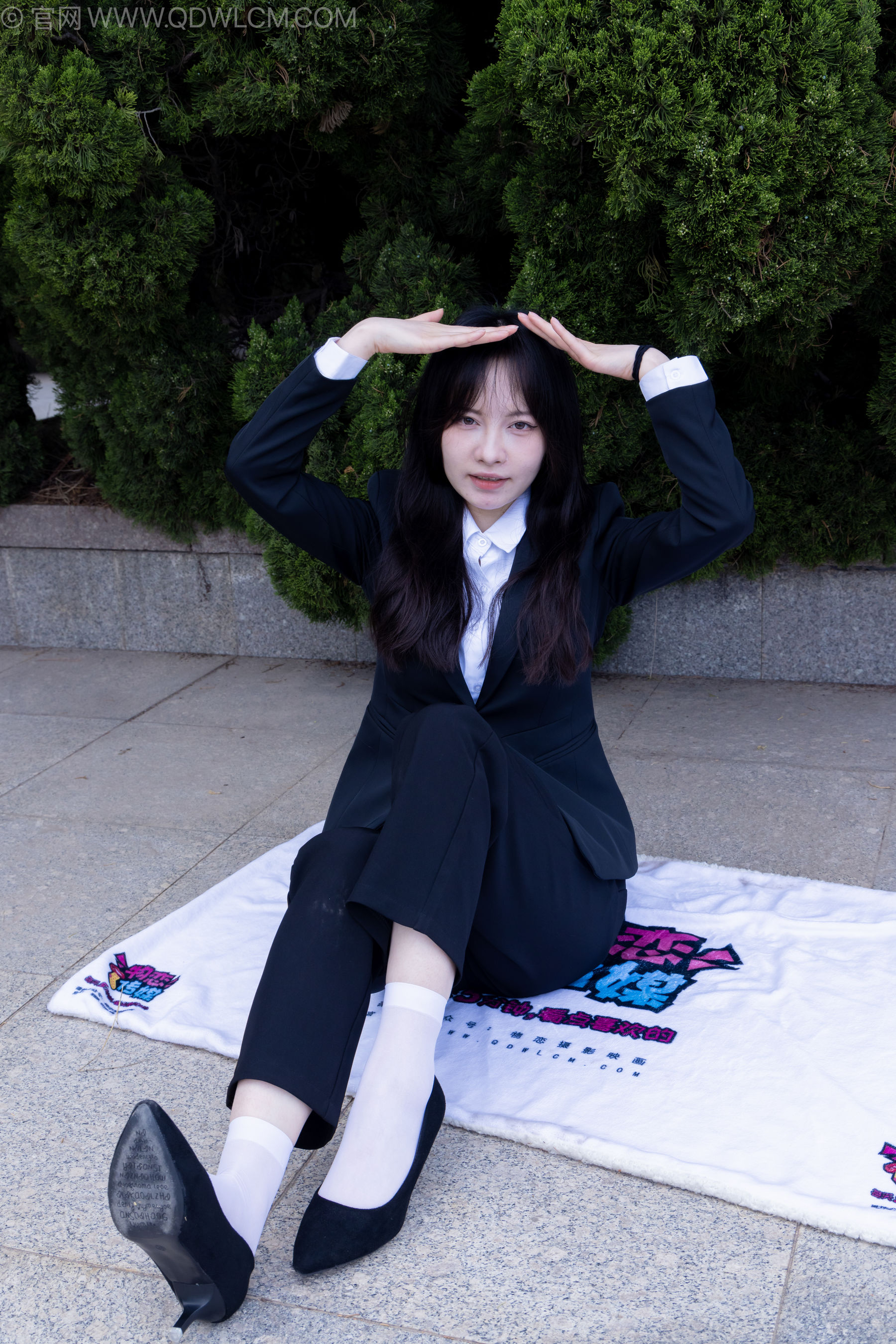 物恋传媒 No.2238 小酒 -高跟鞋、短白丝、ol制服户外/(230P)