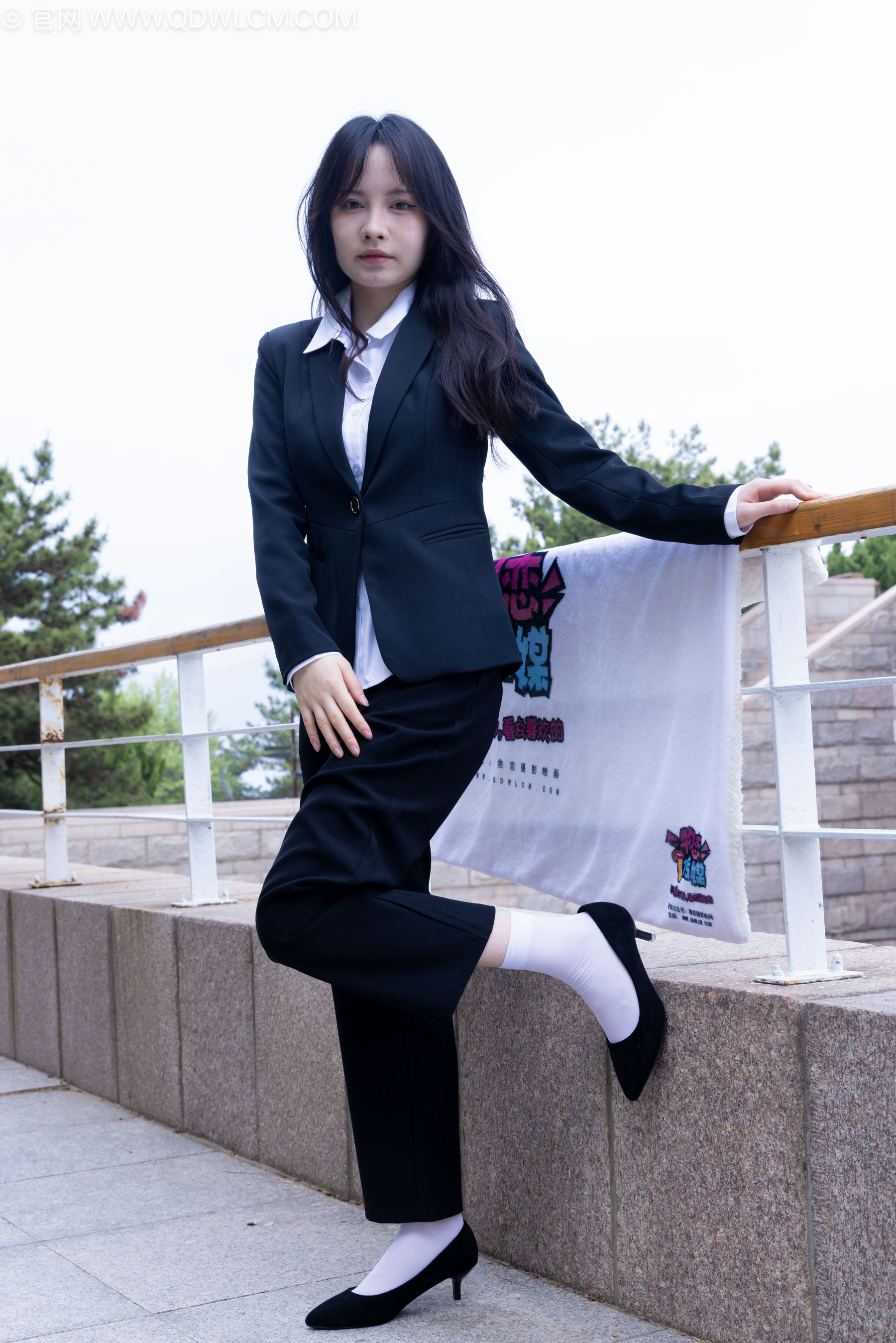 物恋传媒 No.2238 小酒 -高跟鞋、短白丝、ol制服户外/(230P)