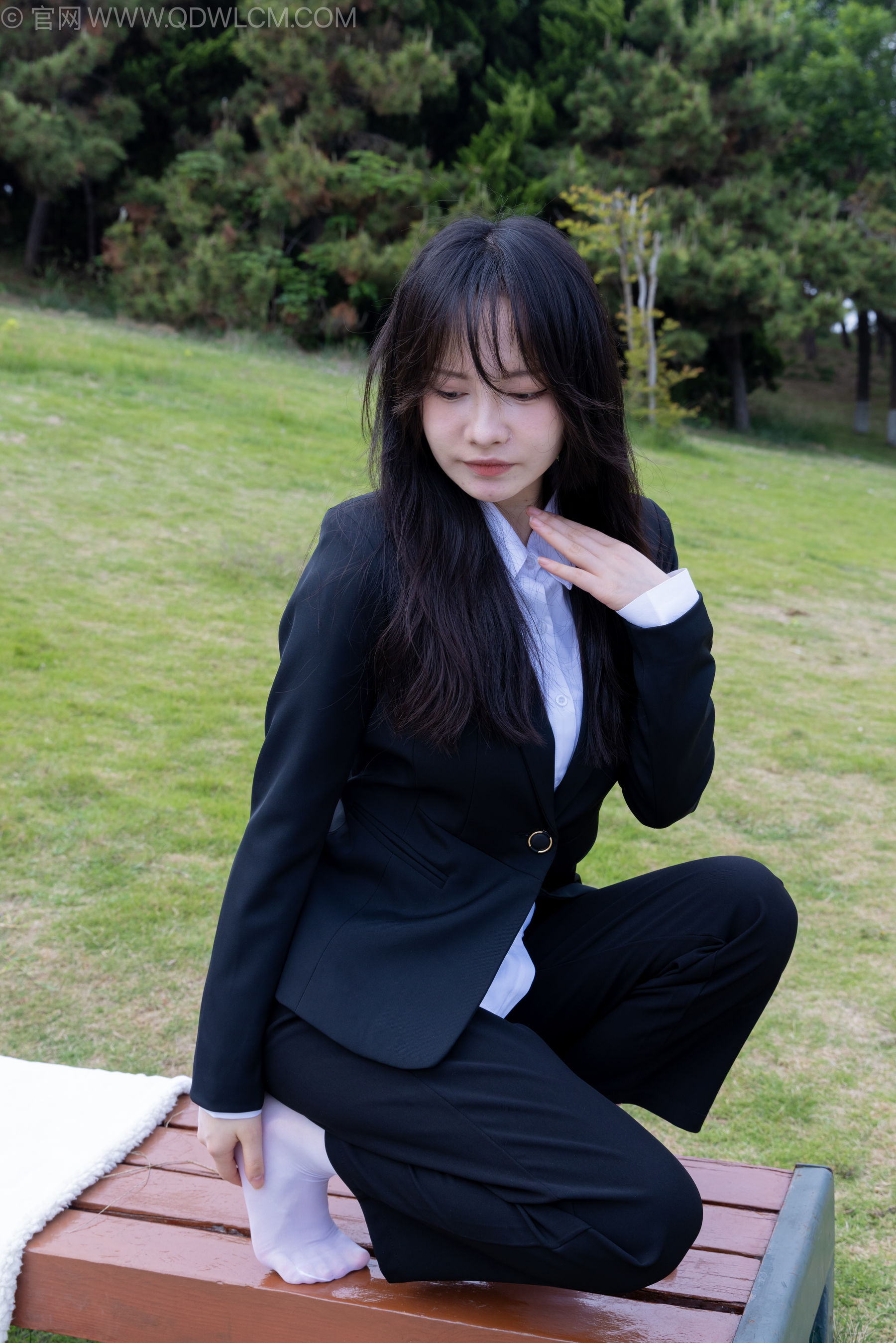 物恋传媒 No.2238 小酒 -高跟鞋、短白丝、ol制服户外/(230P)