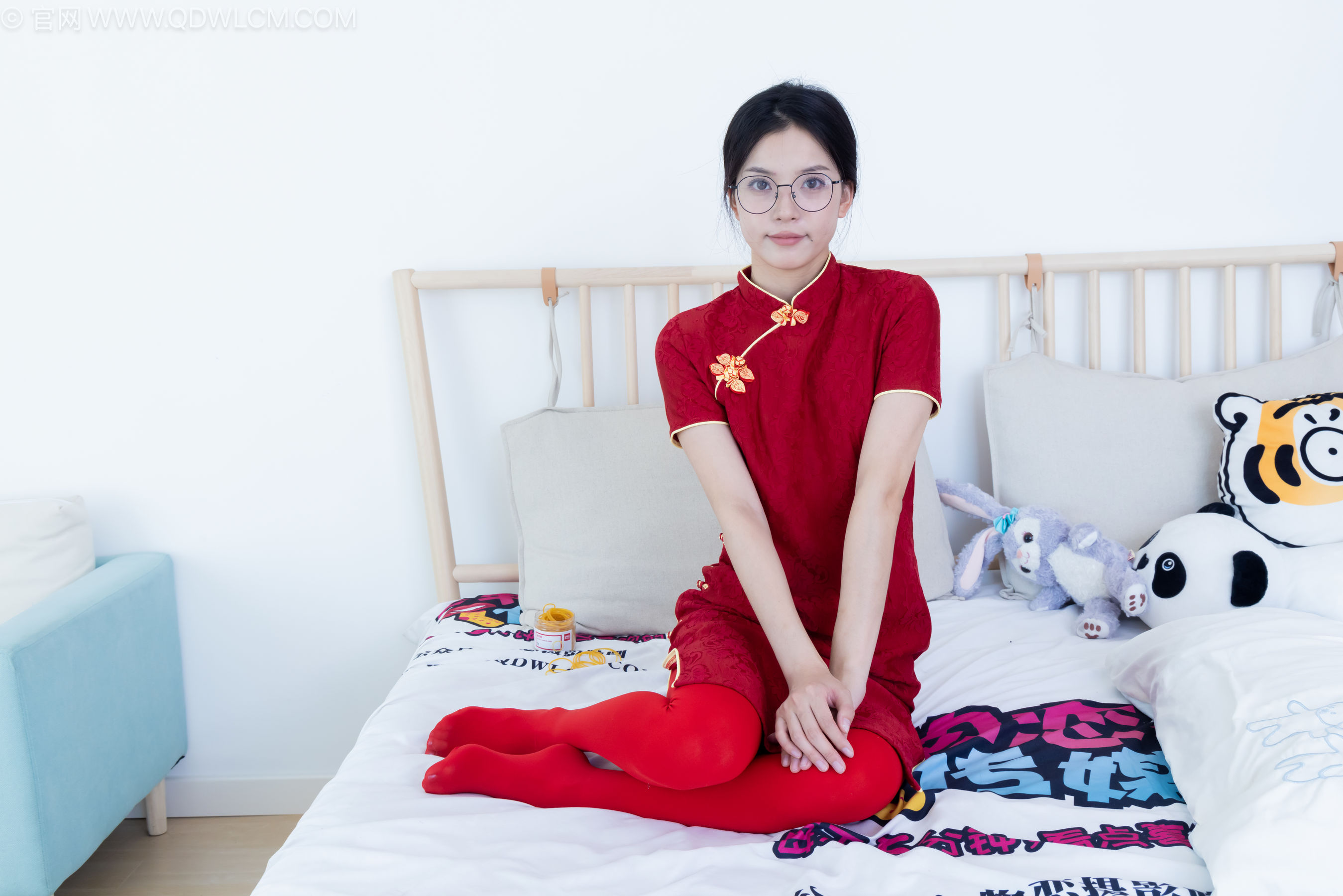 物恋传媒 No.2236 茯苓 -红色低跟鞋、厚款红色丝、皮筋绑脚老头乐挠脚剧情/(160P)