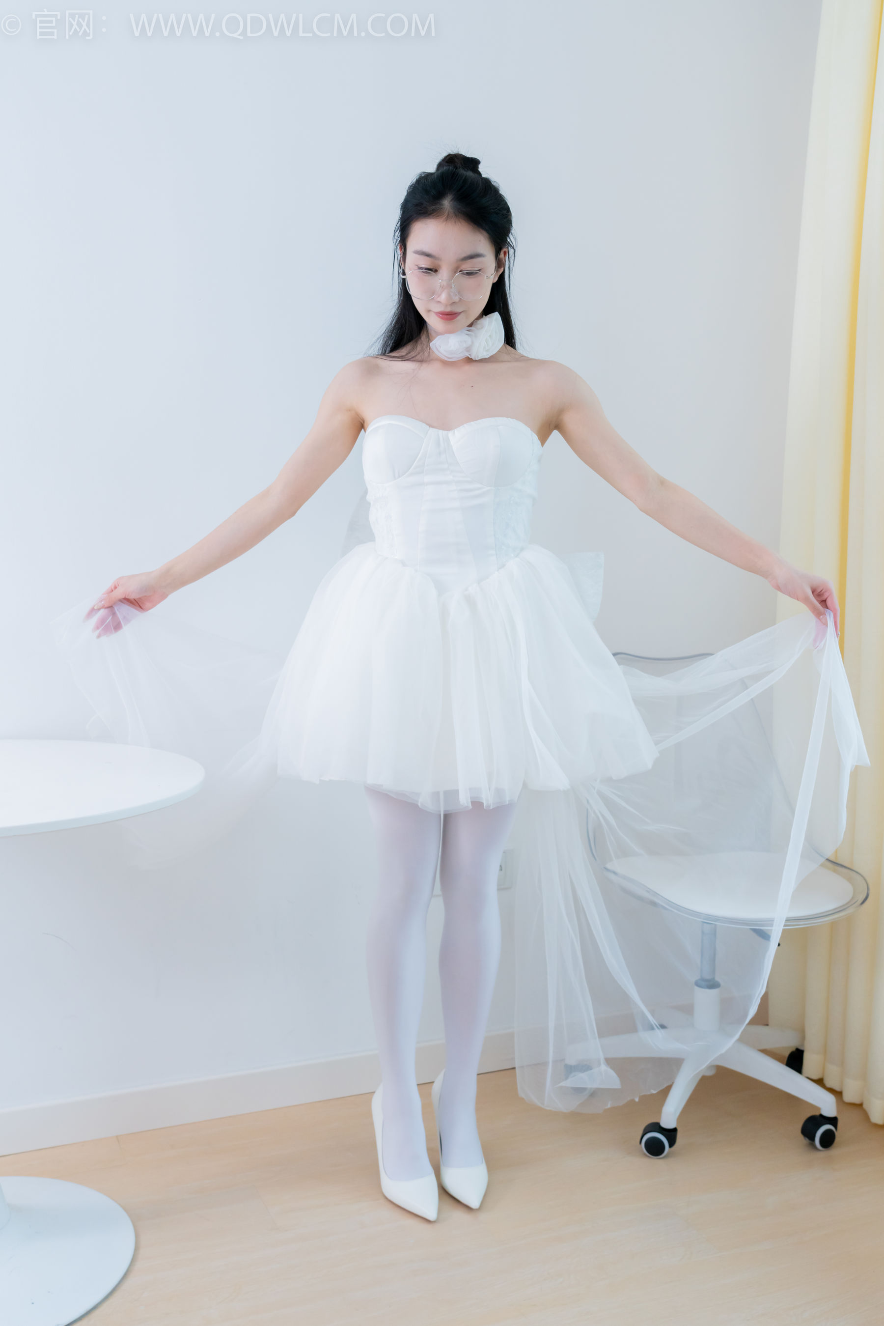 物恋传媒 No.2233 小影 -小影 -高跟鞋、厚白丝/(150P)