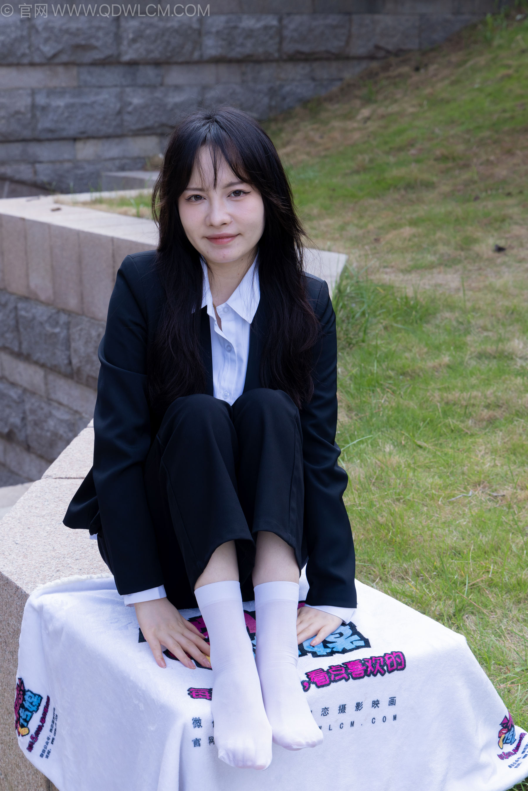 物恋传媒 No.2238 小酒 -高跟鞋、短白丝、ol制服户外/(230P)