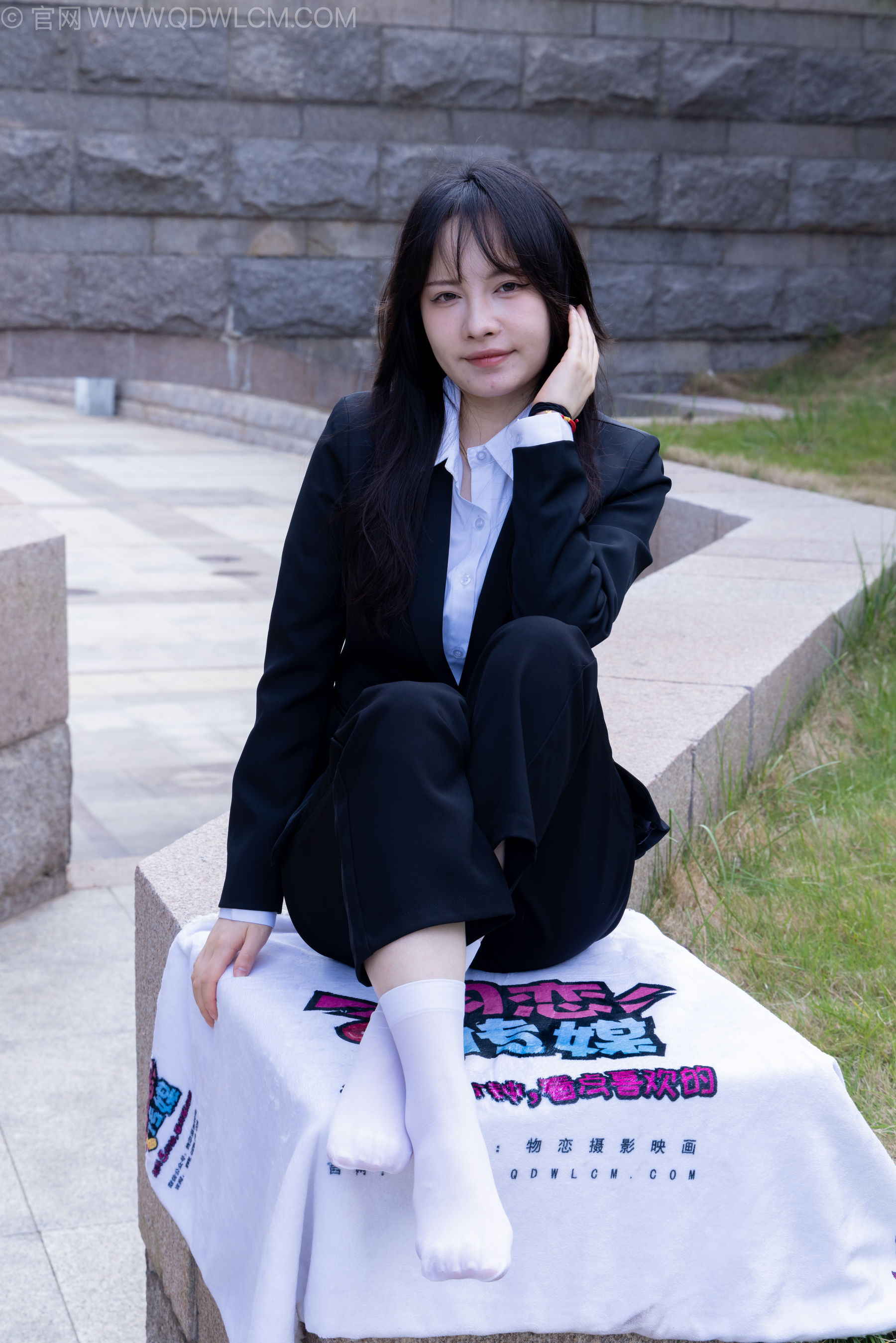 物恋传媒 No.2238 小酒 -高跟鞋、短白丝、ol制服户外/(230P)