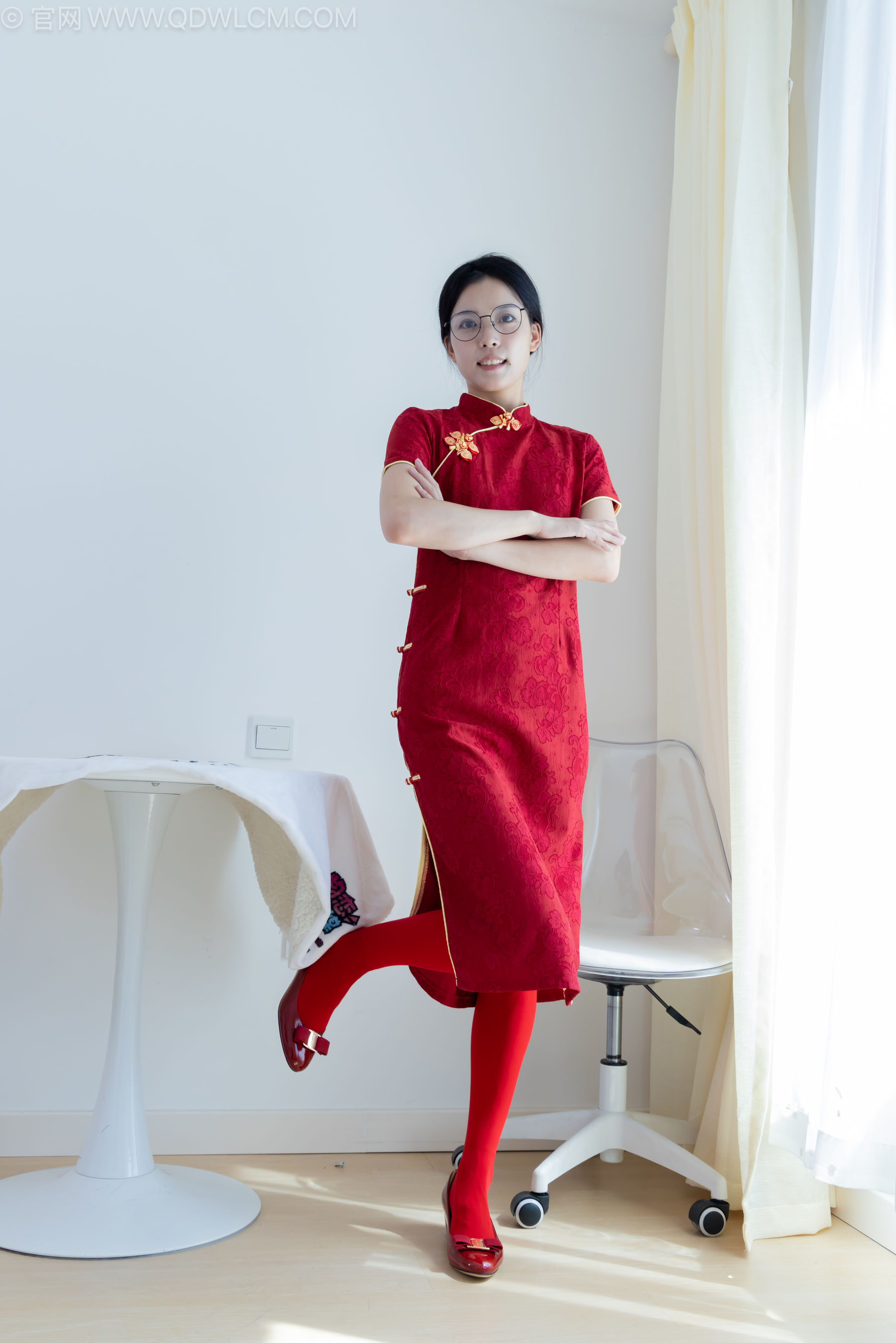 物恋传媒 No.2236 茯苓 -红色低跟鞋、厚款红色丝、皮筋绑脚老头乐挠脚剧情/(160P)