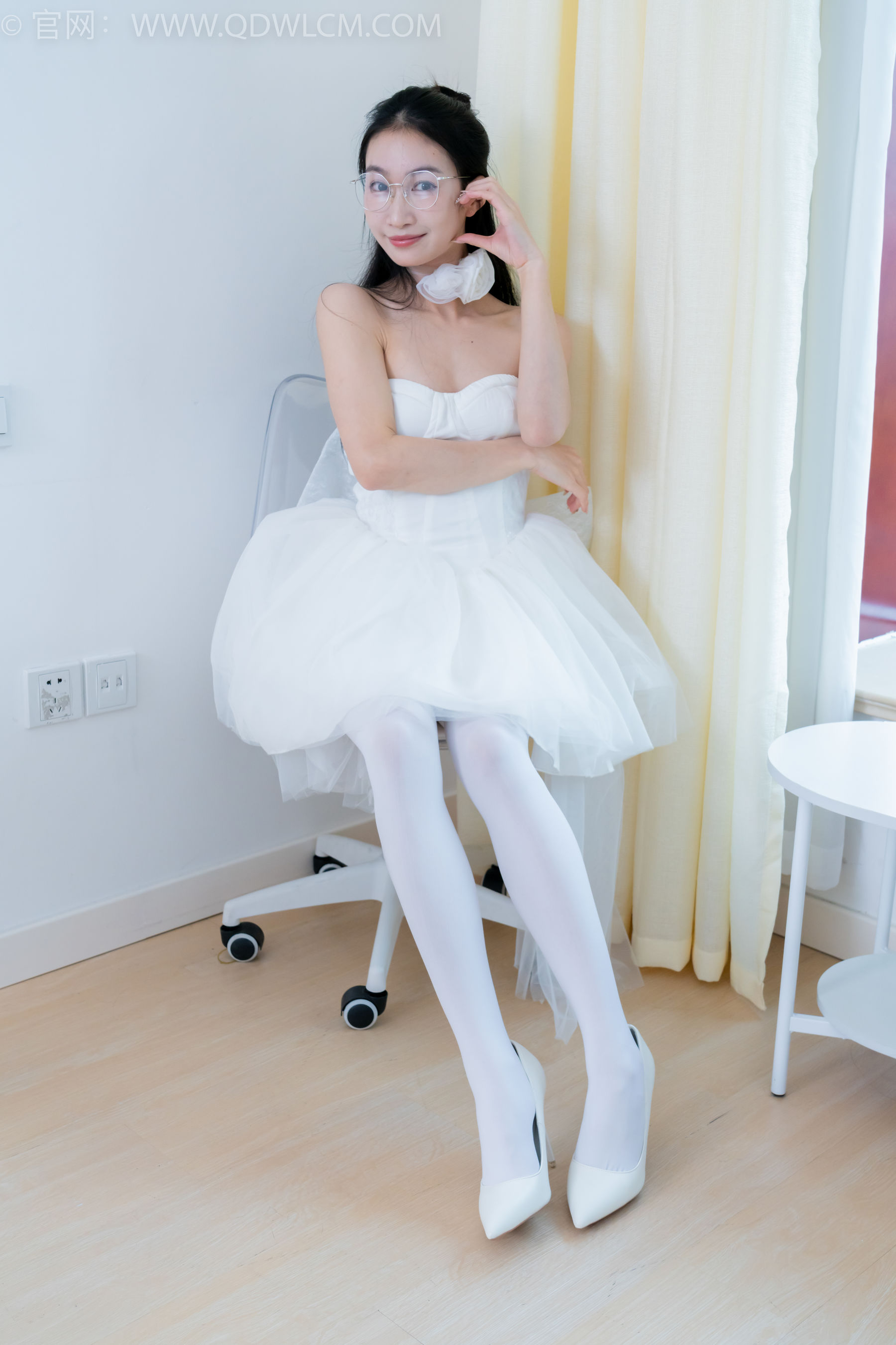 物恋传媒 No.2233 小影 -小影 -高跟鞋、厚白丝/(150P)