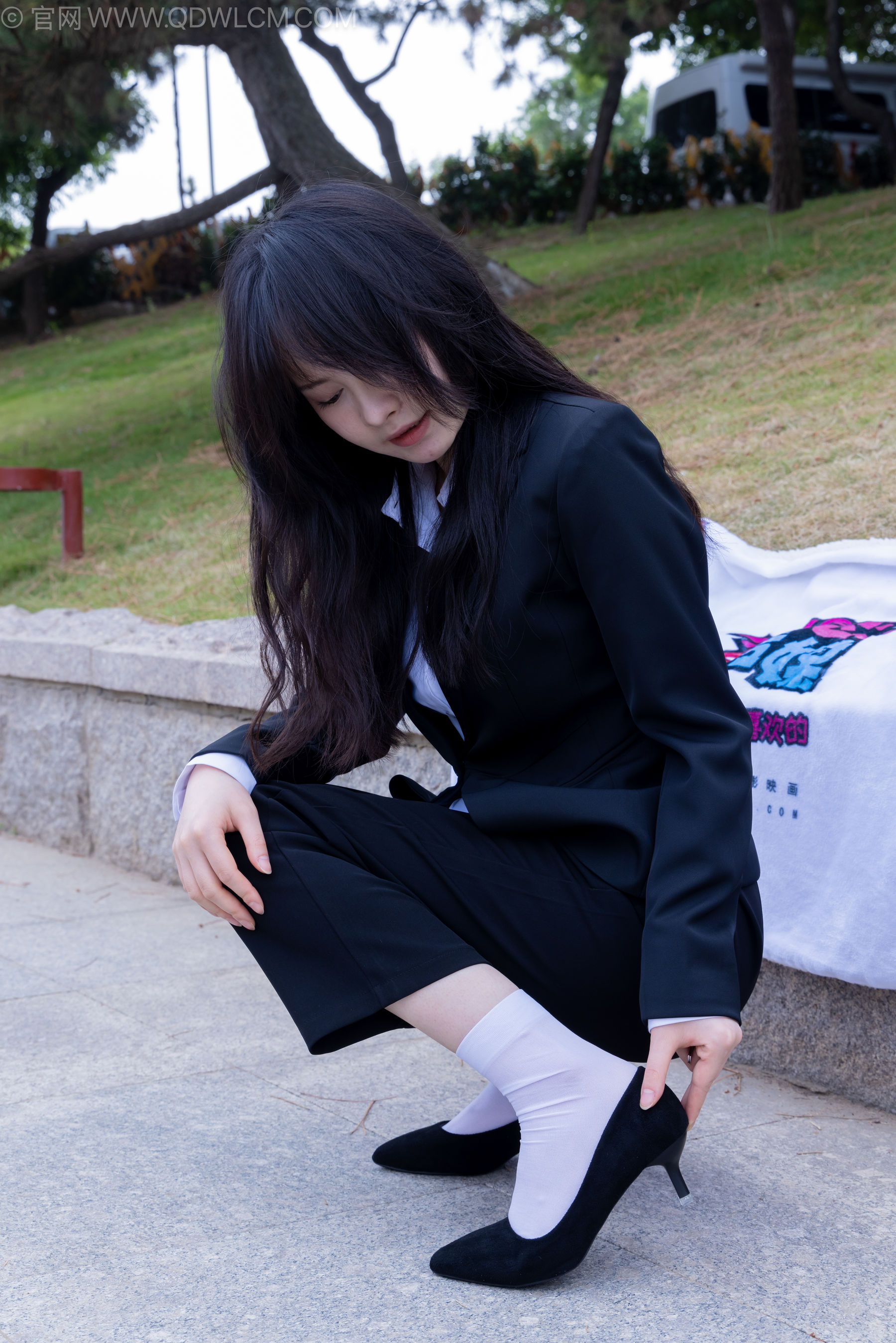 物恋传媒 No.2238 小酒 -高跟鞋、短白丝、ol制服户外/(230P)