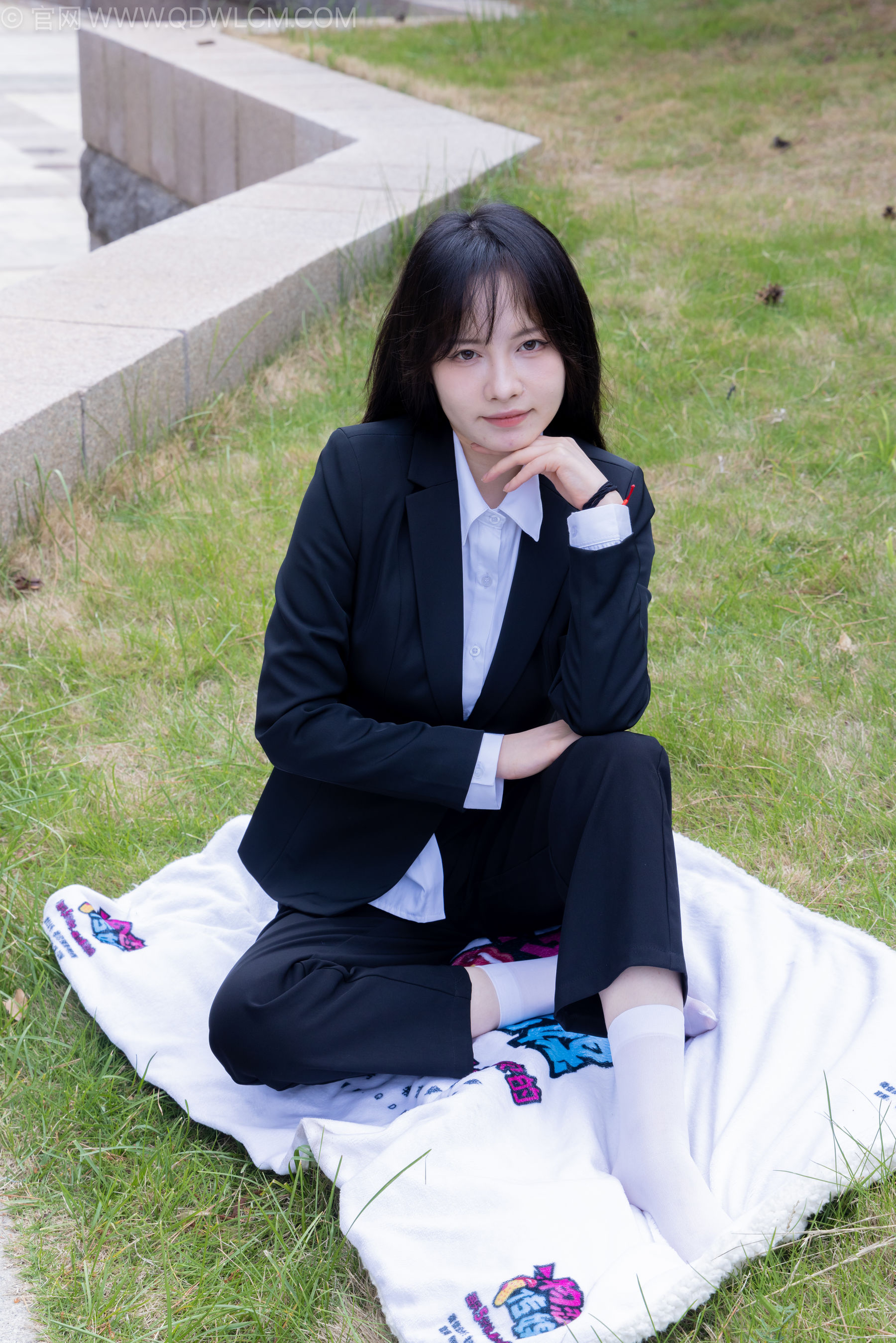 物恋传媒 No.2238 小酒 -高跟鞋、短白丝、ol制服户外/(230P)