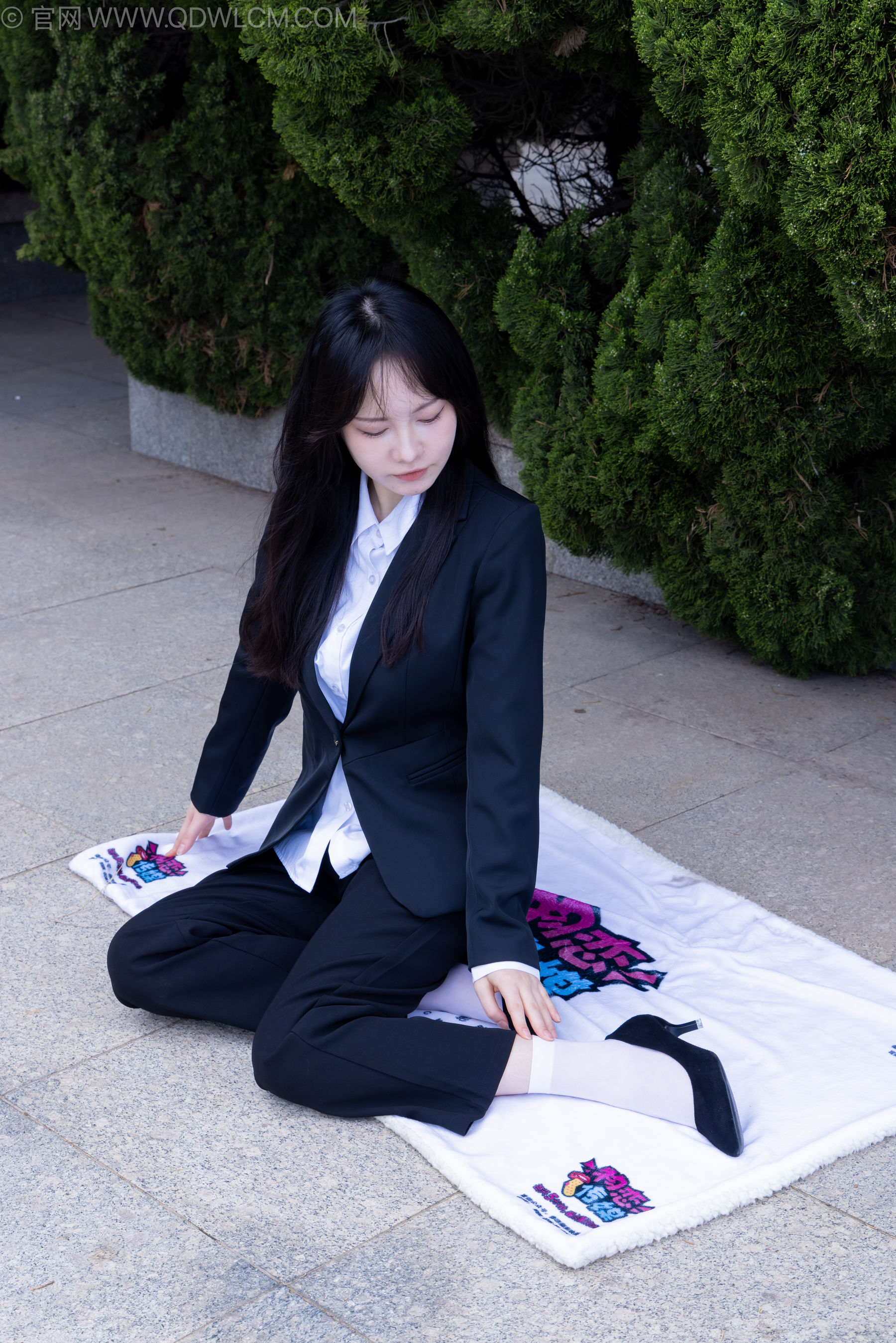 物恋传媒 No.2238 小酒 -高跟鞋、短白丝、ol制服户外/(230P)