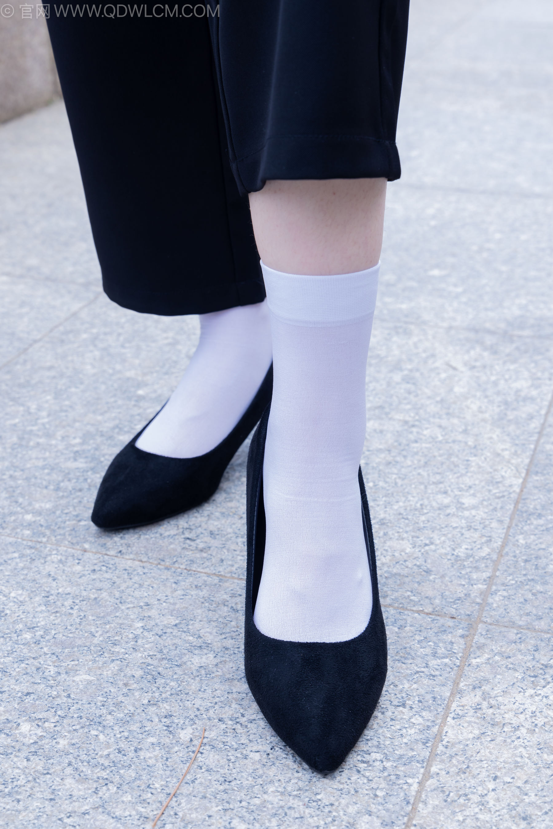 物恋传媒 No.2238 小酒 -高跟鞋、短白丝、ol制服户外/(230P)