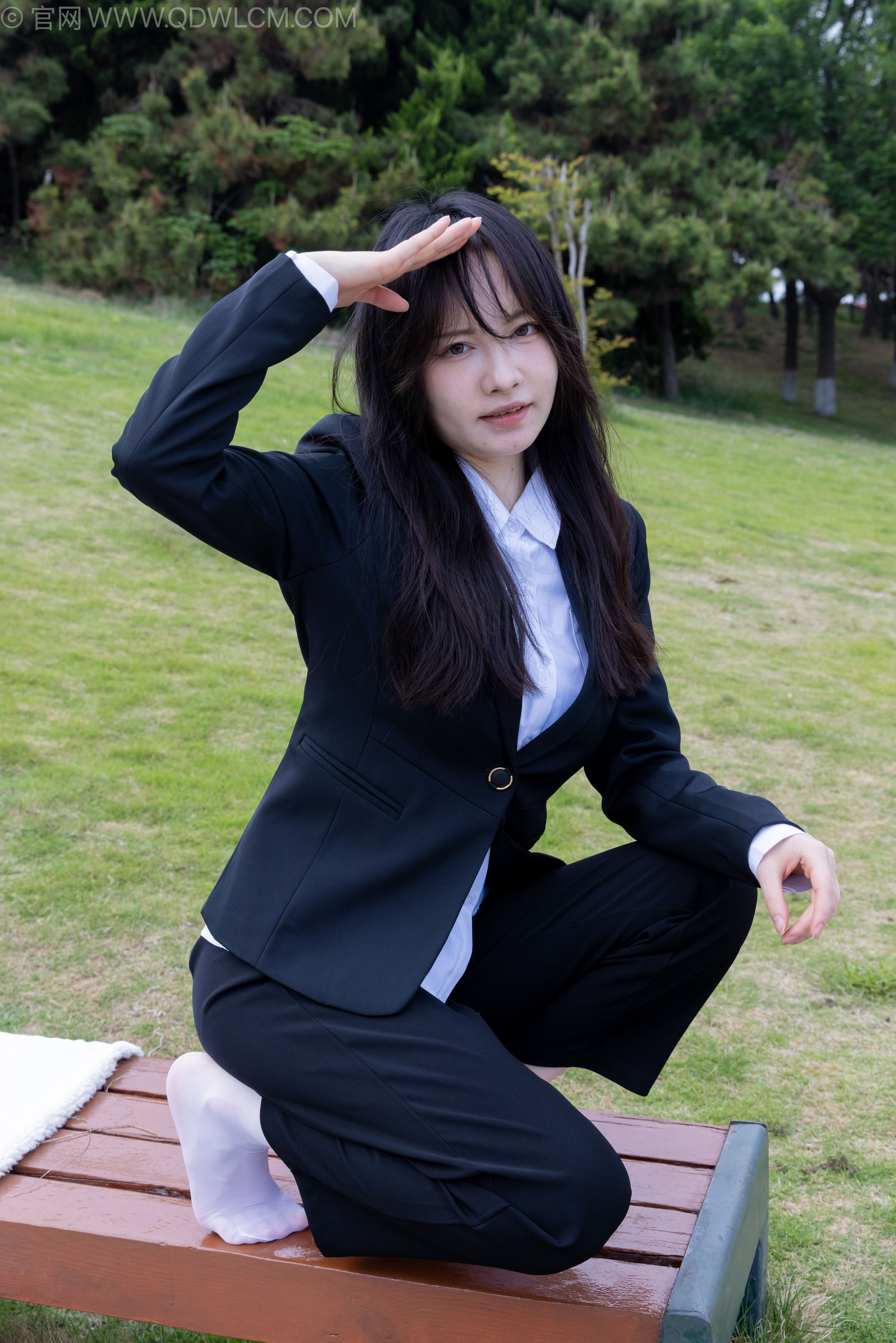 物恋传媒 No.2238 小酒 -高跟鞋、短白丝、ol制服户外/(230P)