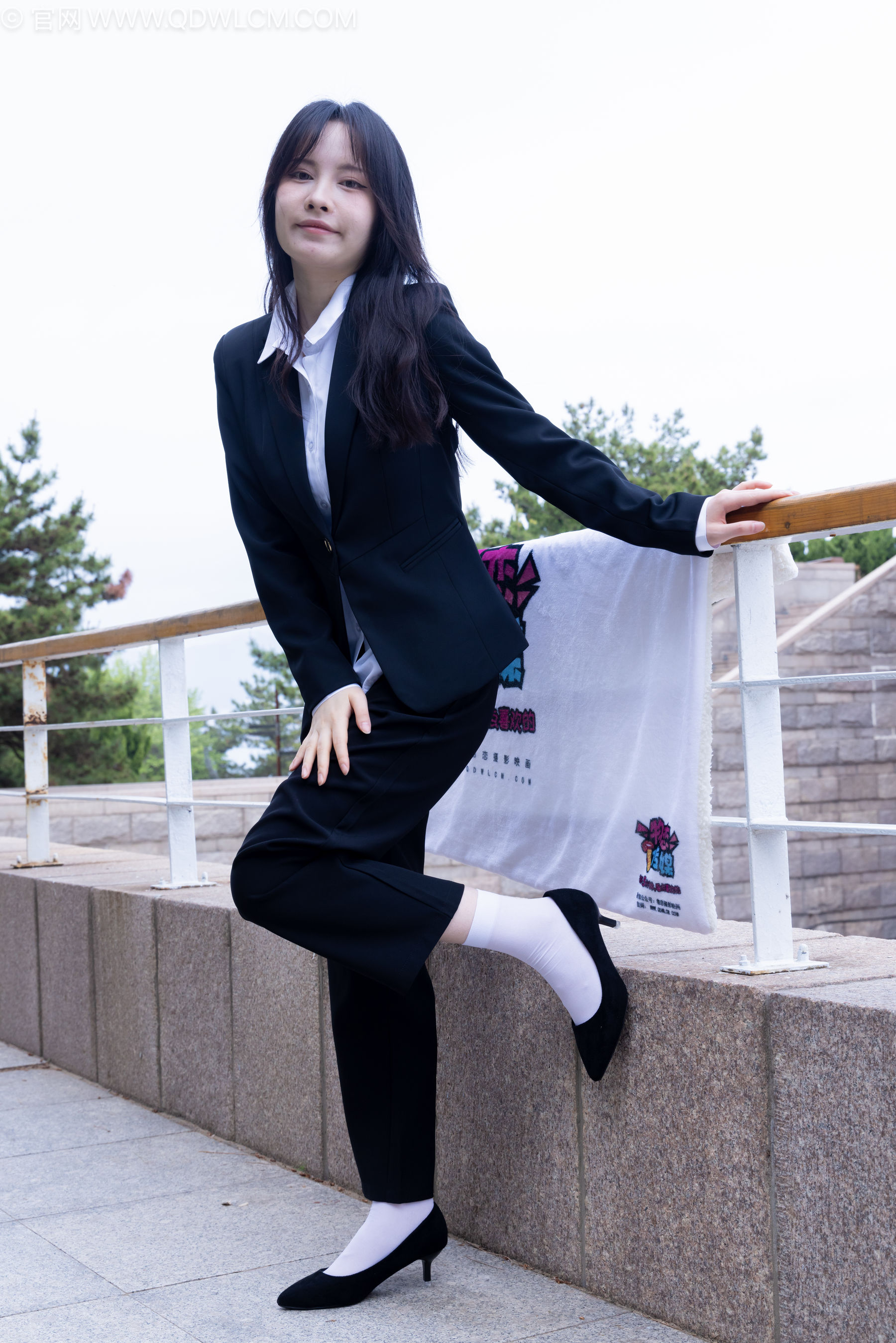 物恋传媒 No.2238 小酒 -高跟鞋、短白丝、ol制服户外/(230P)