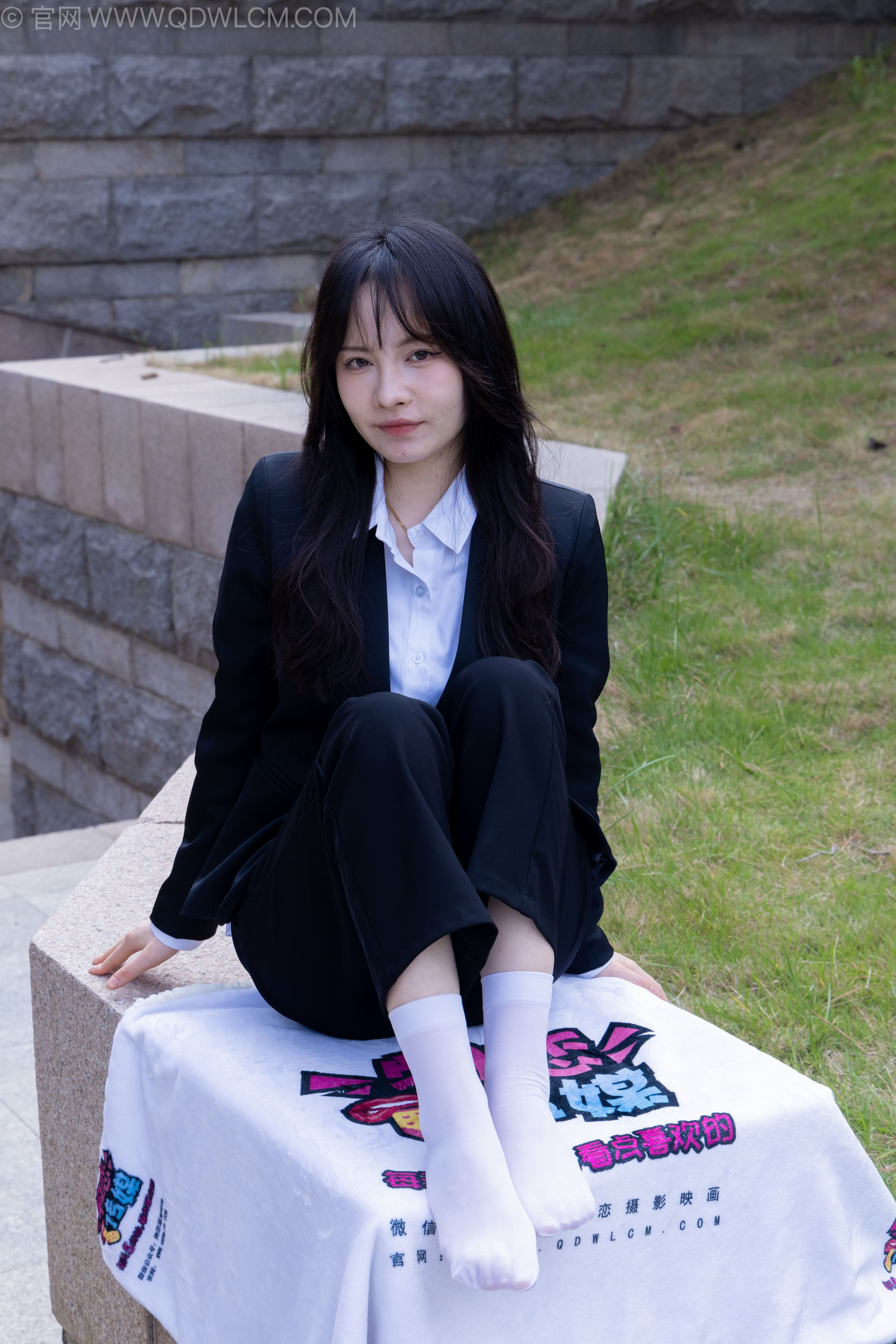 物恋传媒 No.2238 小酒 -高跟鞋、短白丝、ol制服户外/(230P)