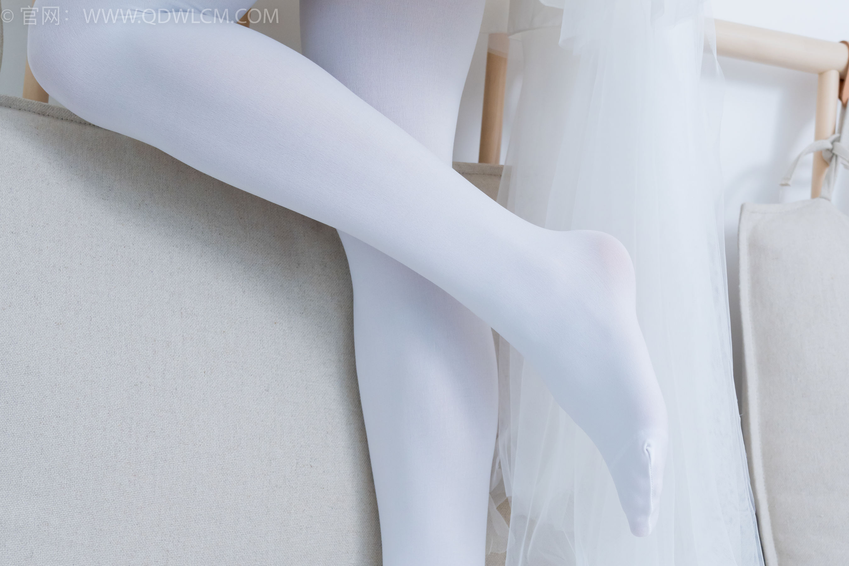 物恋传媒 No.2233 小影 -小影 -高跟鞋、厚白丝/(150P)