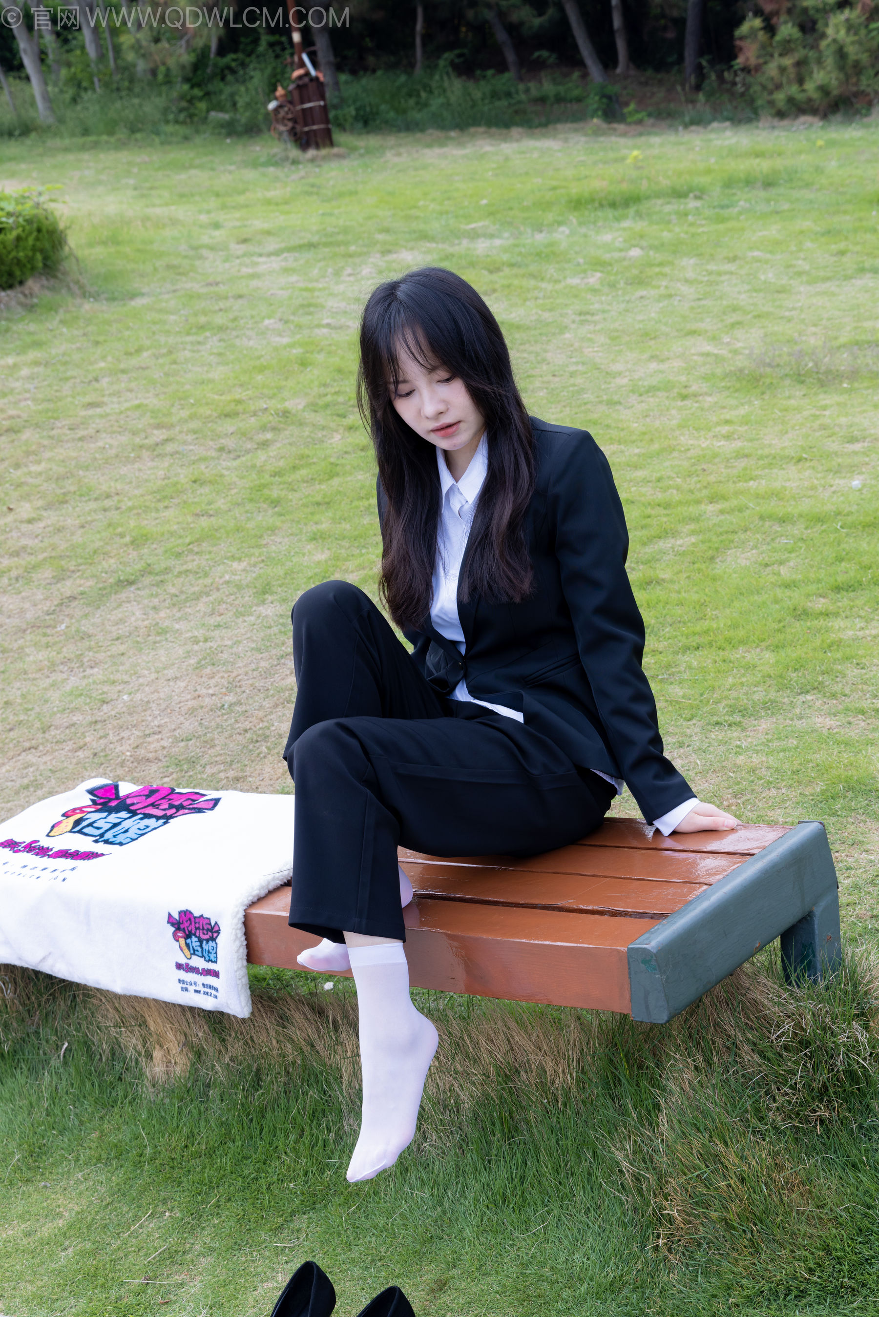 物恋传媒 No.2238 小酒 -高跟鞋、短白丝、ol制服户外/(230P)