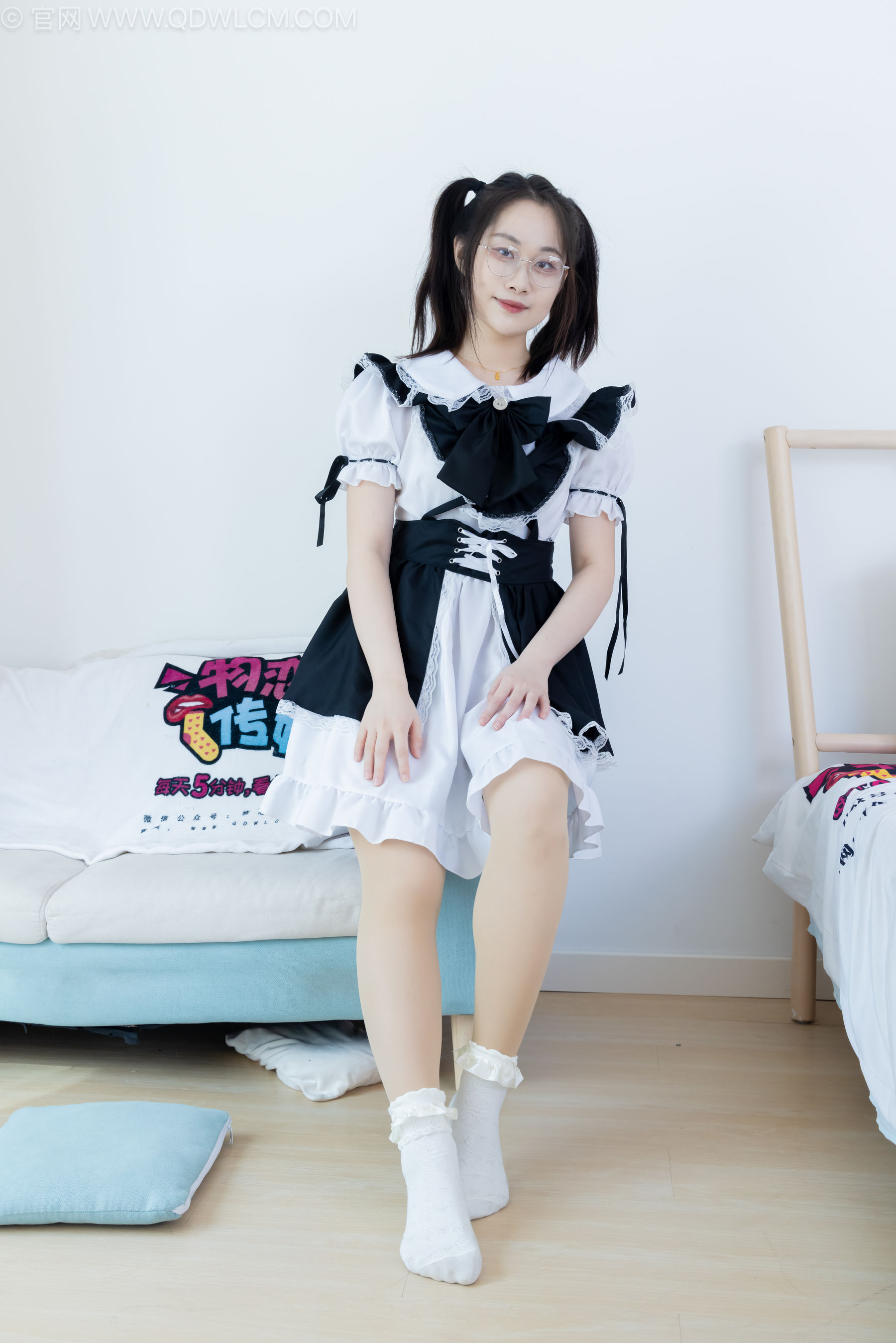 物恋传媒 No.2239 小新 -低跟鞋、白棉袜、厚肉丝、女仆装/(160P)