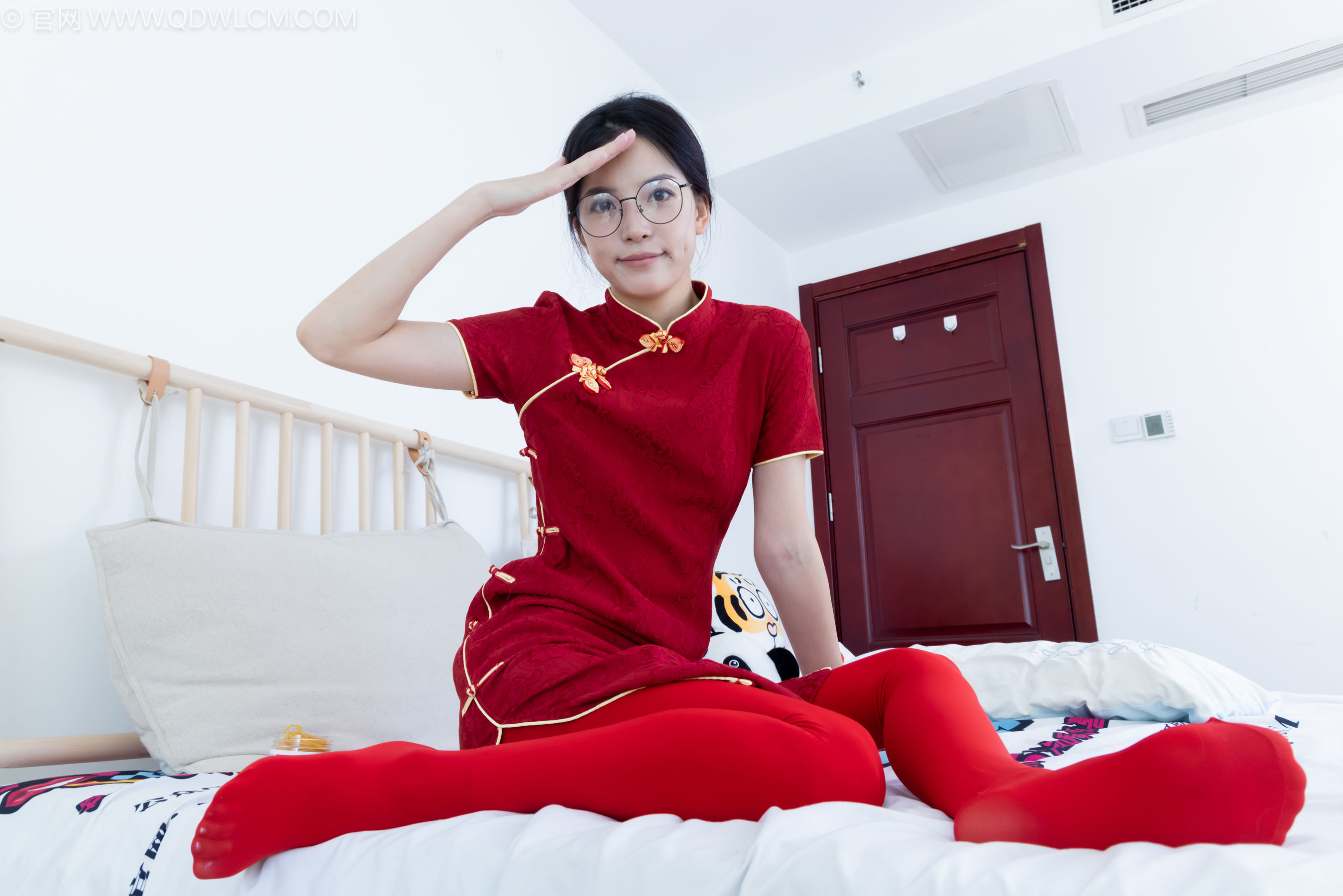 物恋传媒 No.2236 茯苓 -红色低跟鞋、厚款红色丝、皮筋绑脚老头乐挠脚剧情/(160P)