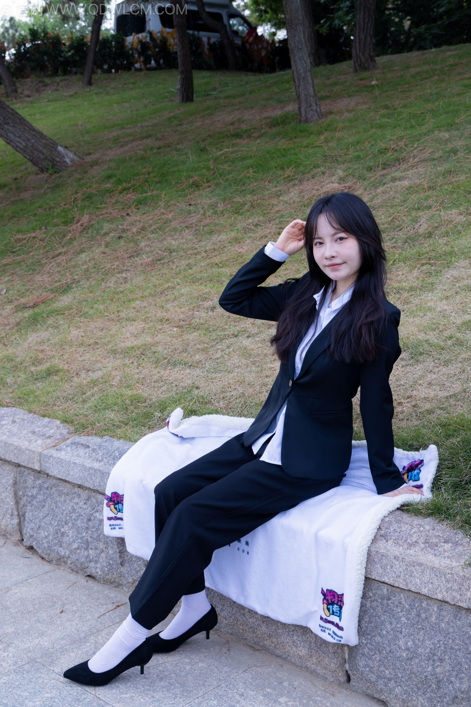 物恋传媒 No.2238 小酒 -高跟鞋、短白丝、ol制服户外/(230P)