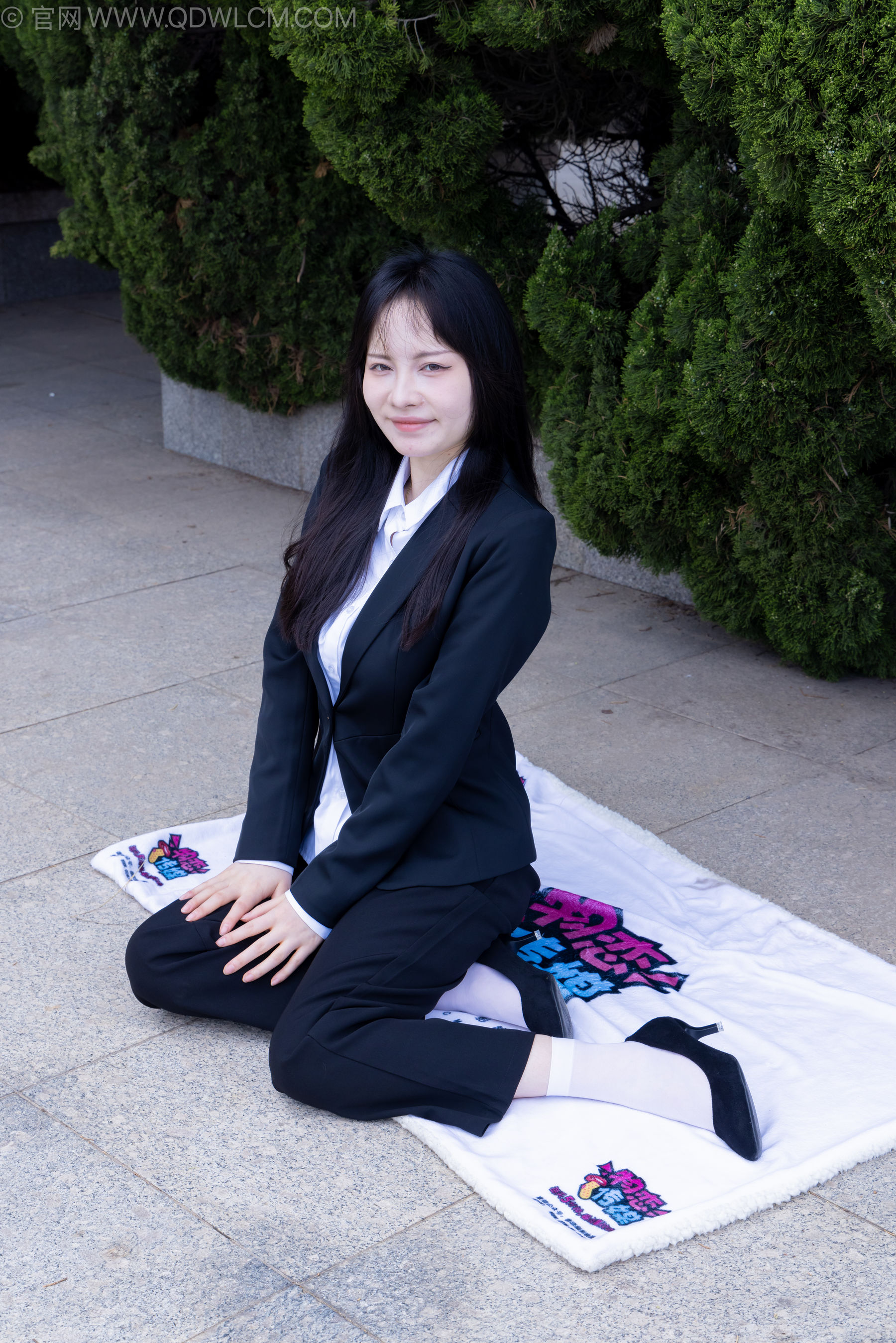 物恋传媒 No.2238 小酒 -高跟鞋、短白丝、ol制服户外/(230P)