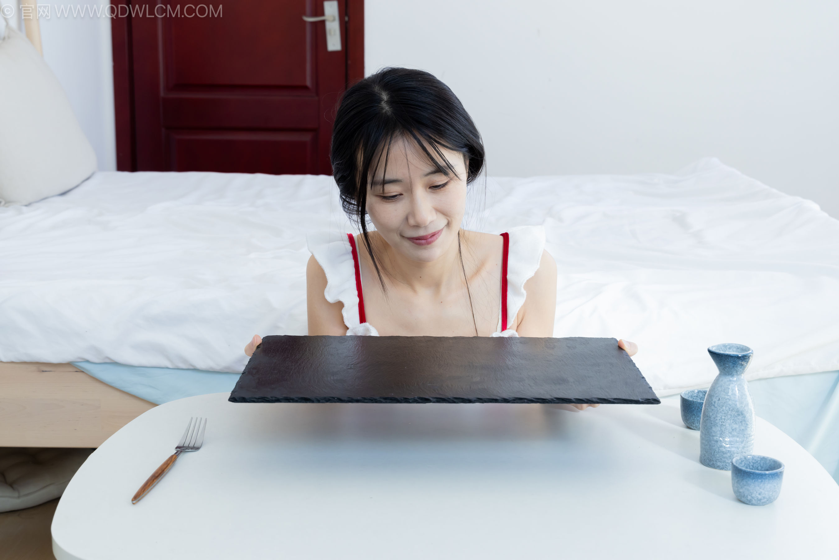 物恋传媒 No.2237 菜菜 -高跟鞋、油亮薄白丝、裸足、草莓和酸奶裸足摆盘剧情/(230P)