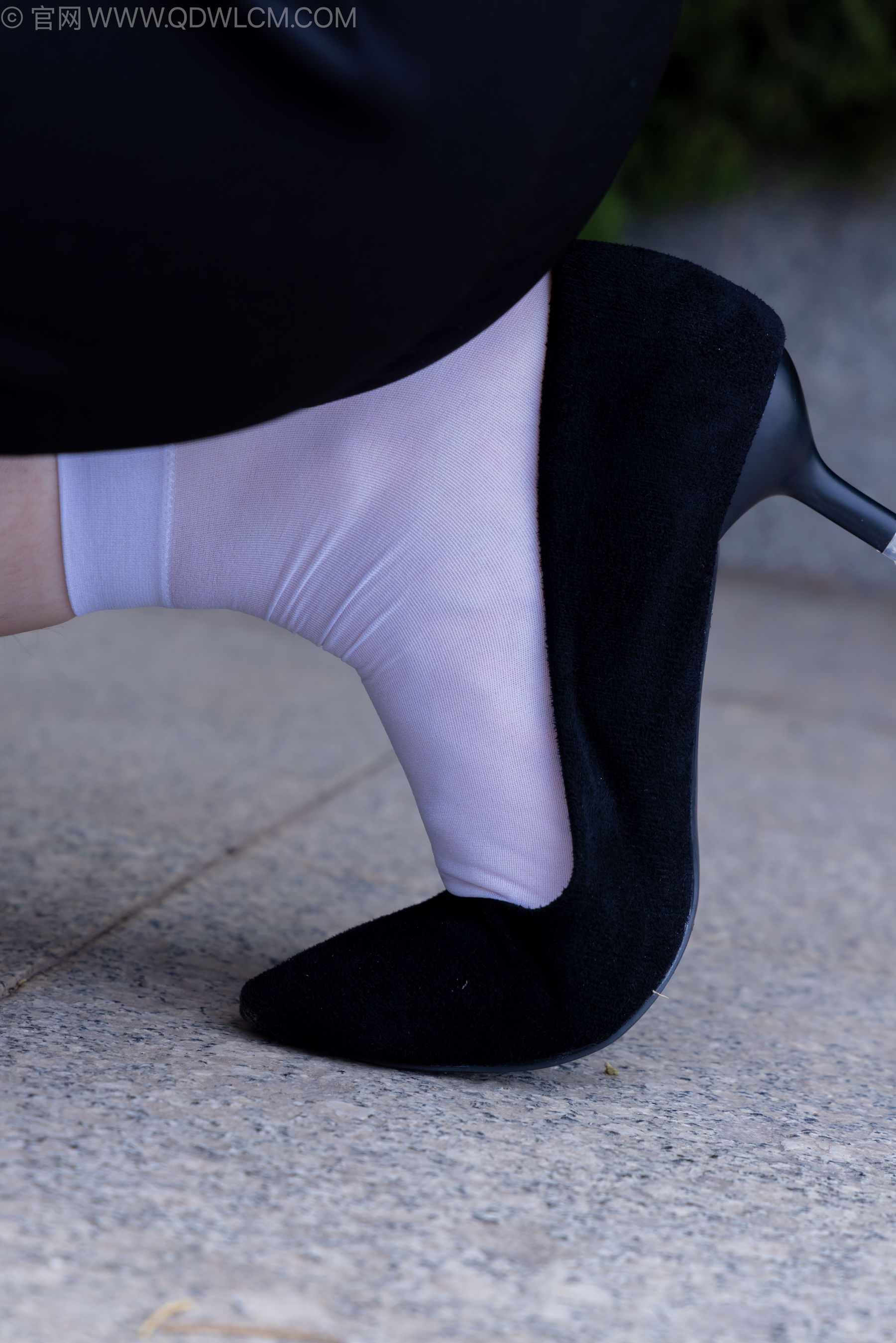 物恋传媒 No.2238 小酒 -高跟鞋、短白丝、ol制服户外/(230P)