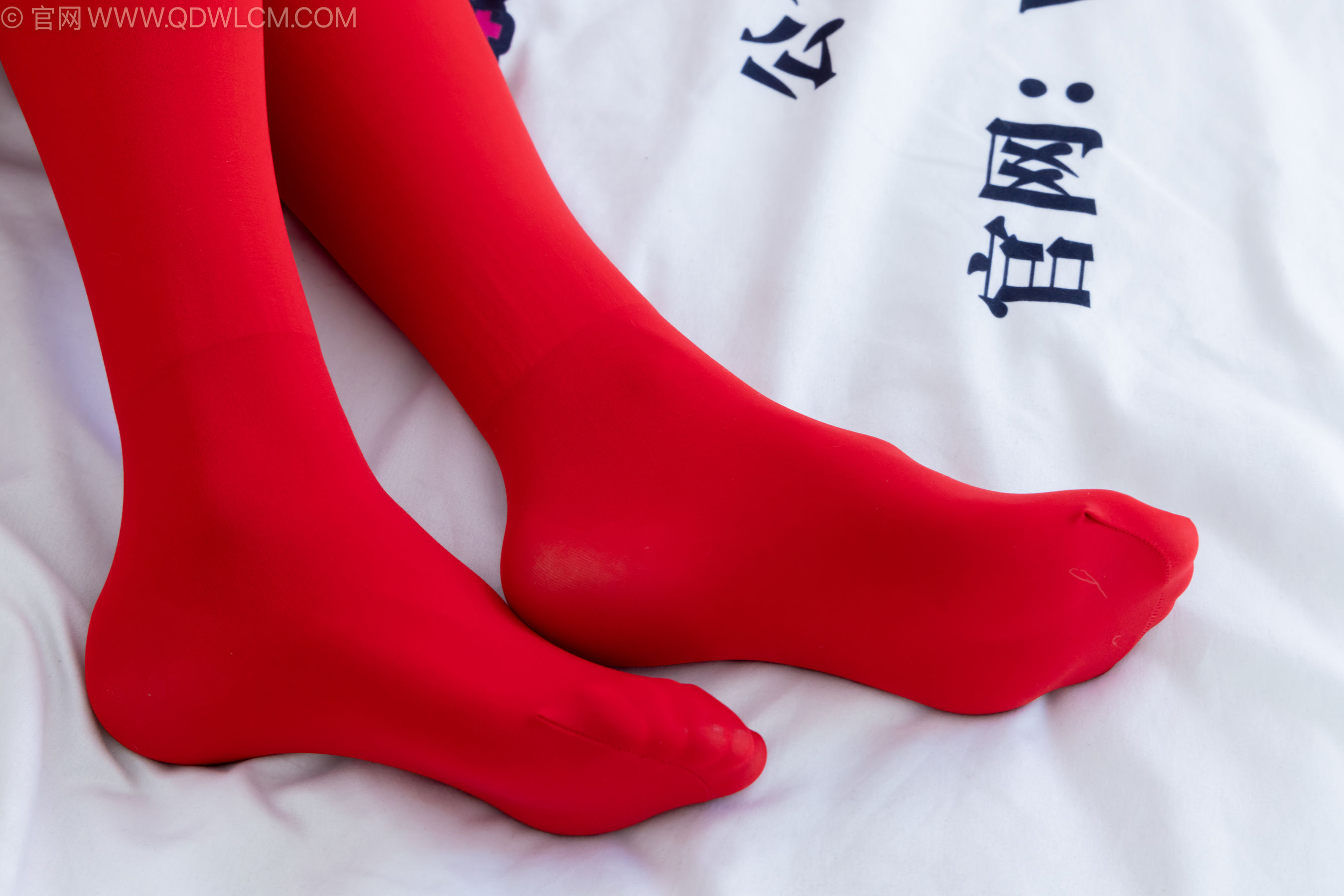 物恋传媒 No.2236 茯苓 -红色低跟鞋、厚款红色丝、皮筋绑脚老头乐挠脚剧情/(160P)