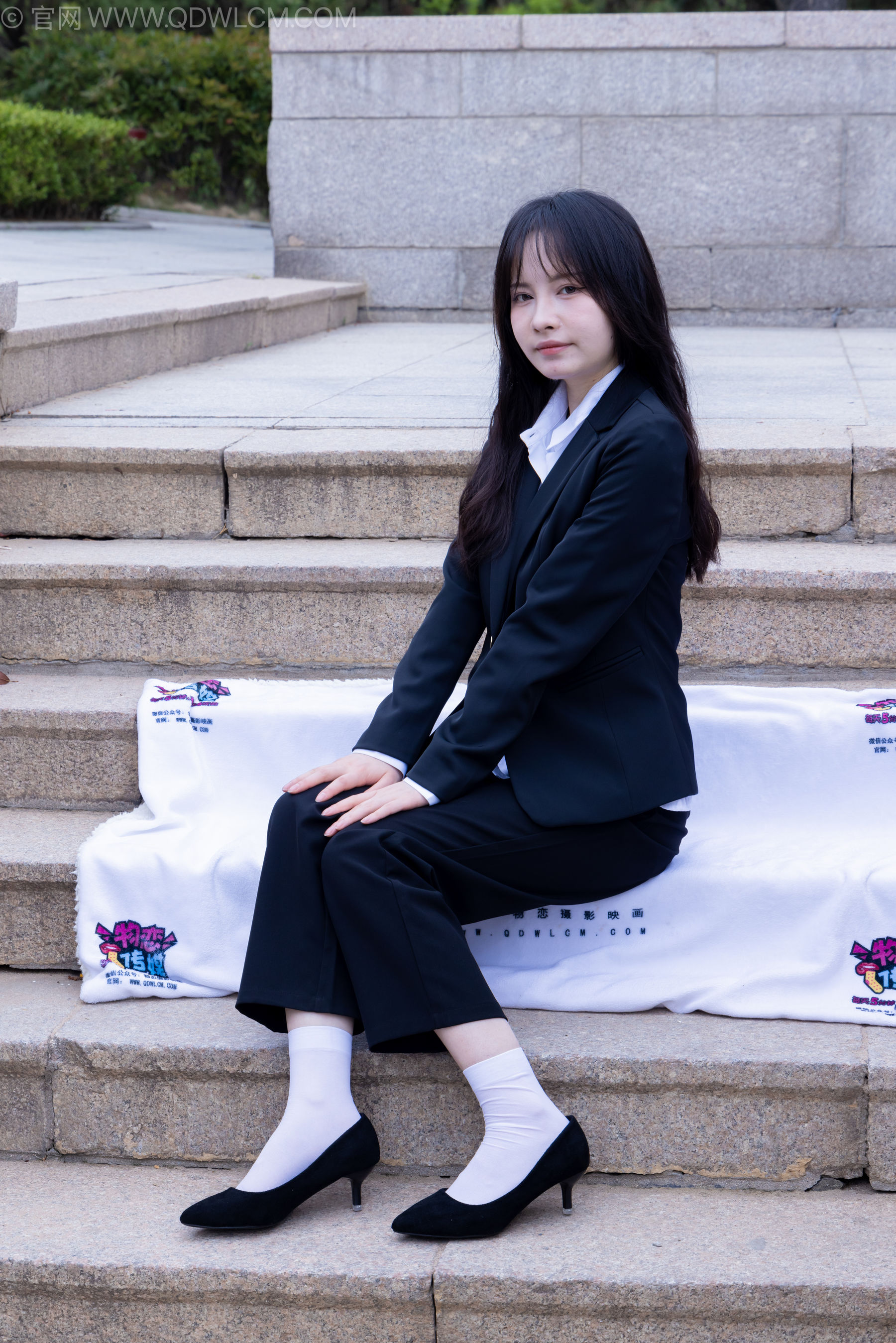 物恋传媒 No.2238 小酒 -高跟鞋、短白丝、ol制服户外/(230P)