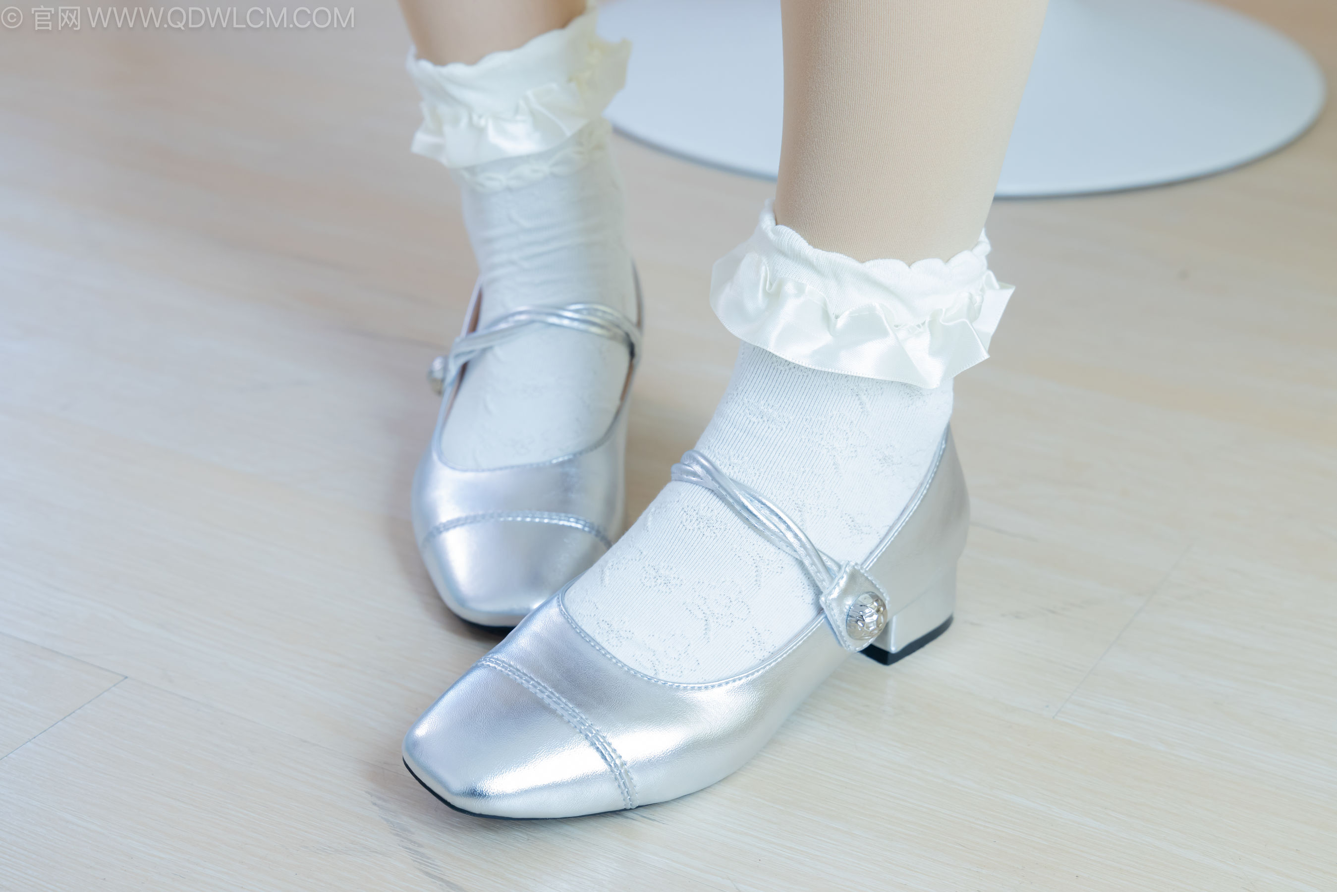 物恋传媒 No.2239 小新 -低跟鞋、白棉袜、厚肉丝、女仆装/(160P)