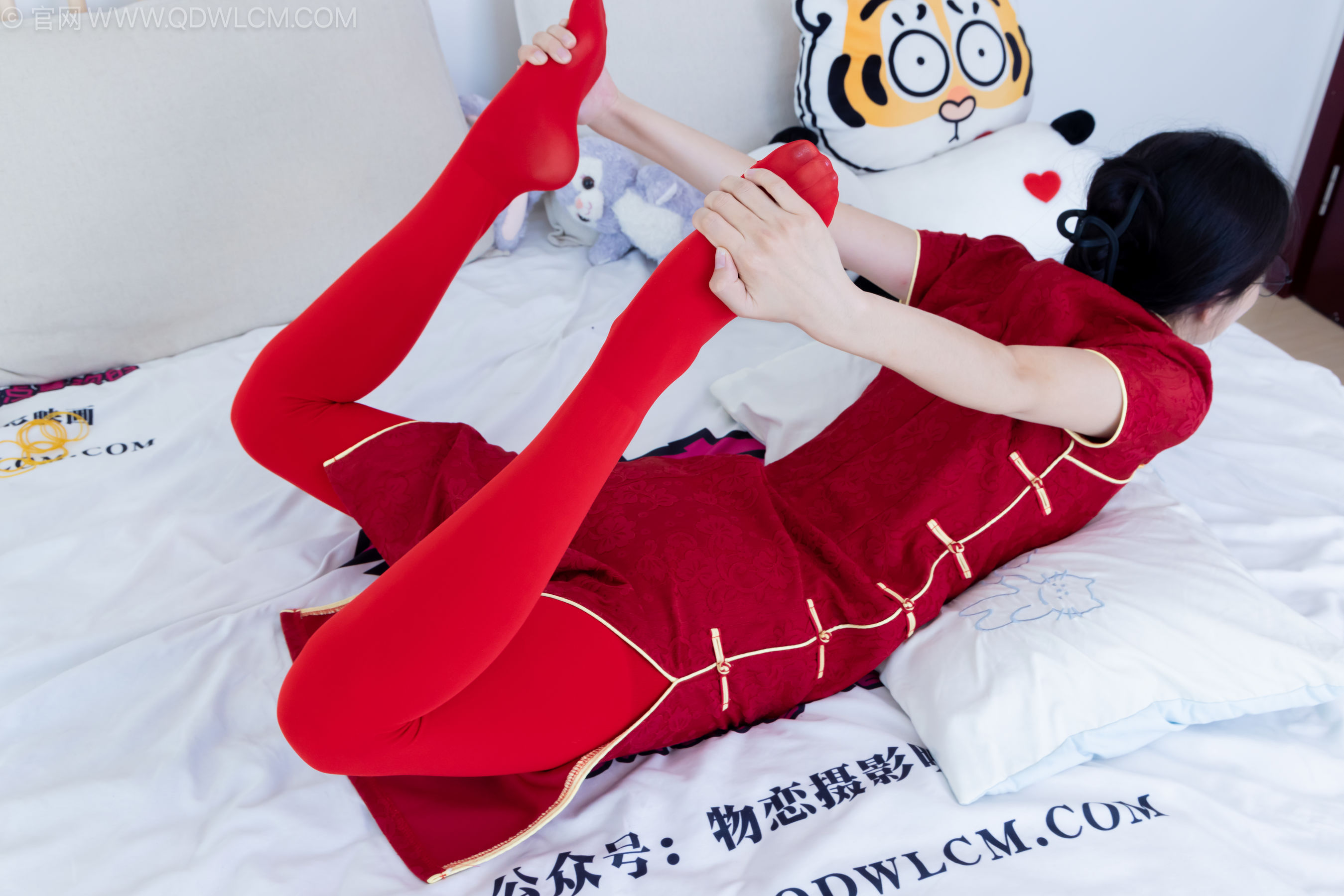 物恋传媒 No.2236 茯苓 -红色低跟鞋、厚款红色丝、皮筋绑脚老头乐挠脚剧情/(160P)