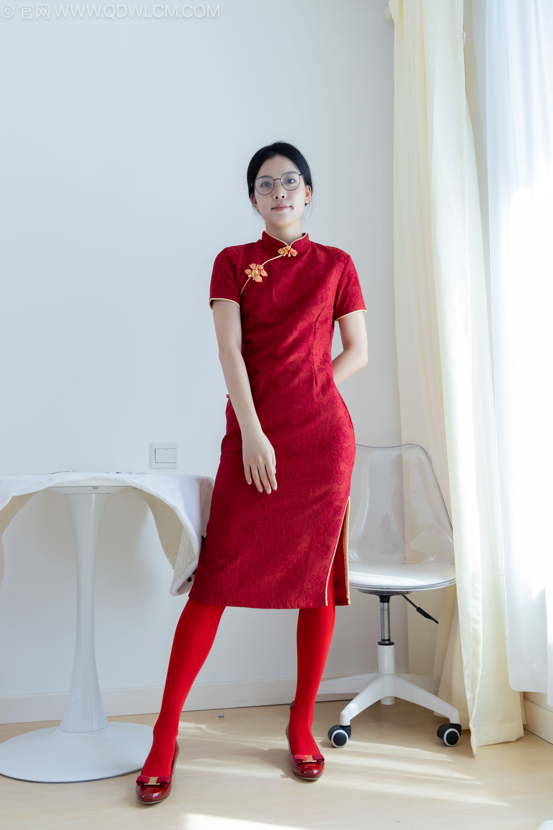 物恋传媒 No.2236 茯苓 -红色低跟鞋、厚款红色丝、皮筋绑脚老头乐挠脚剧情/(160P)