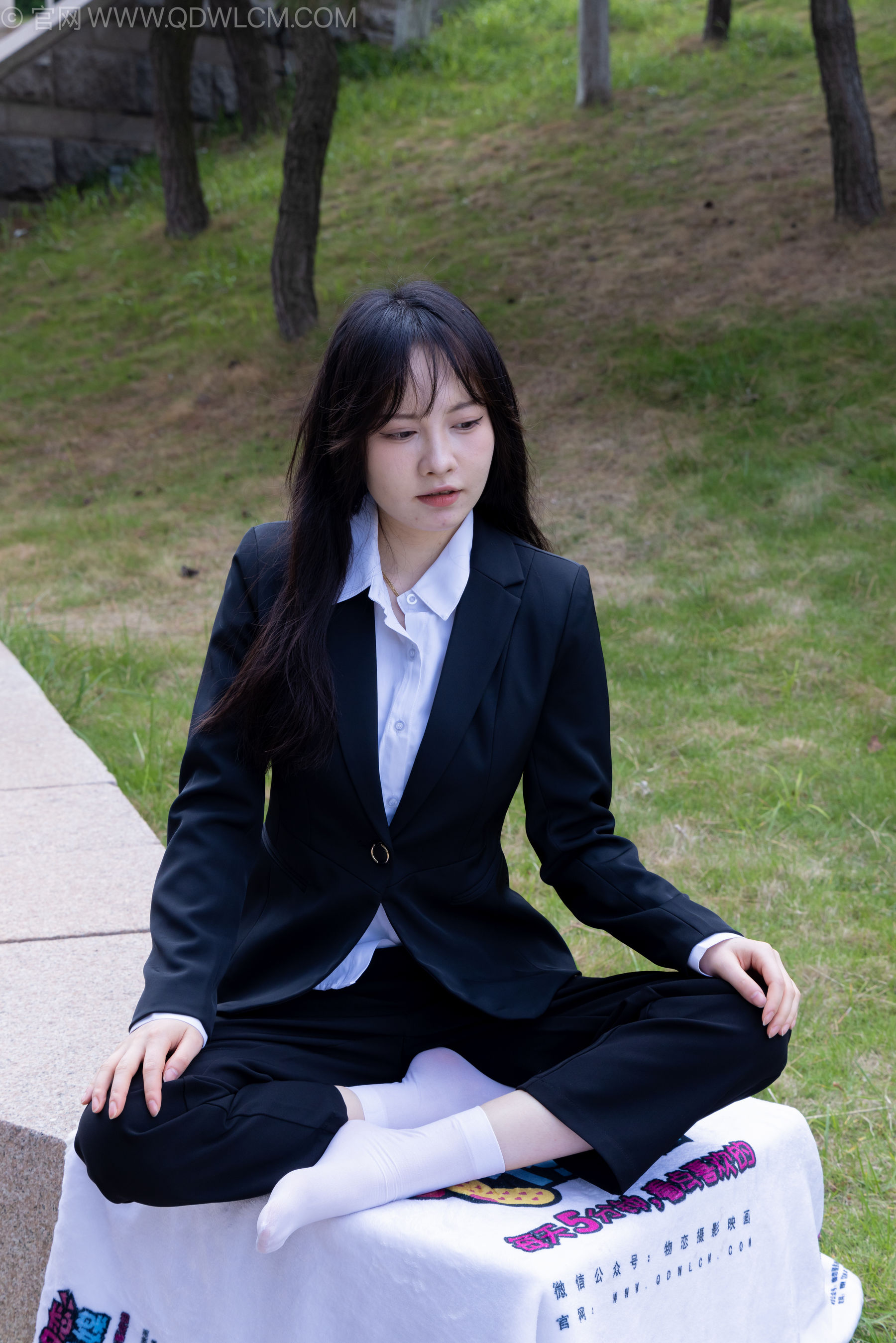 物恋传媒 No.2238 小酒 -高跟鞋、短白丝、ol制服户外/(230P)