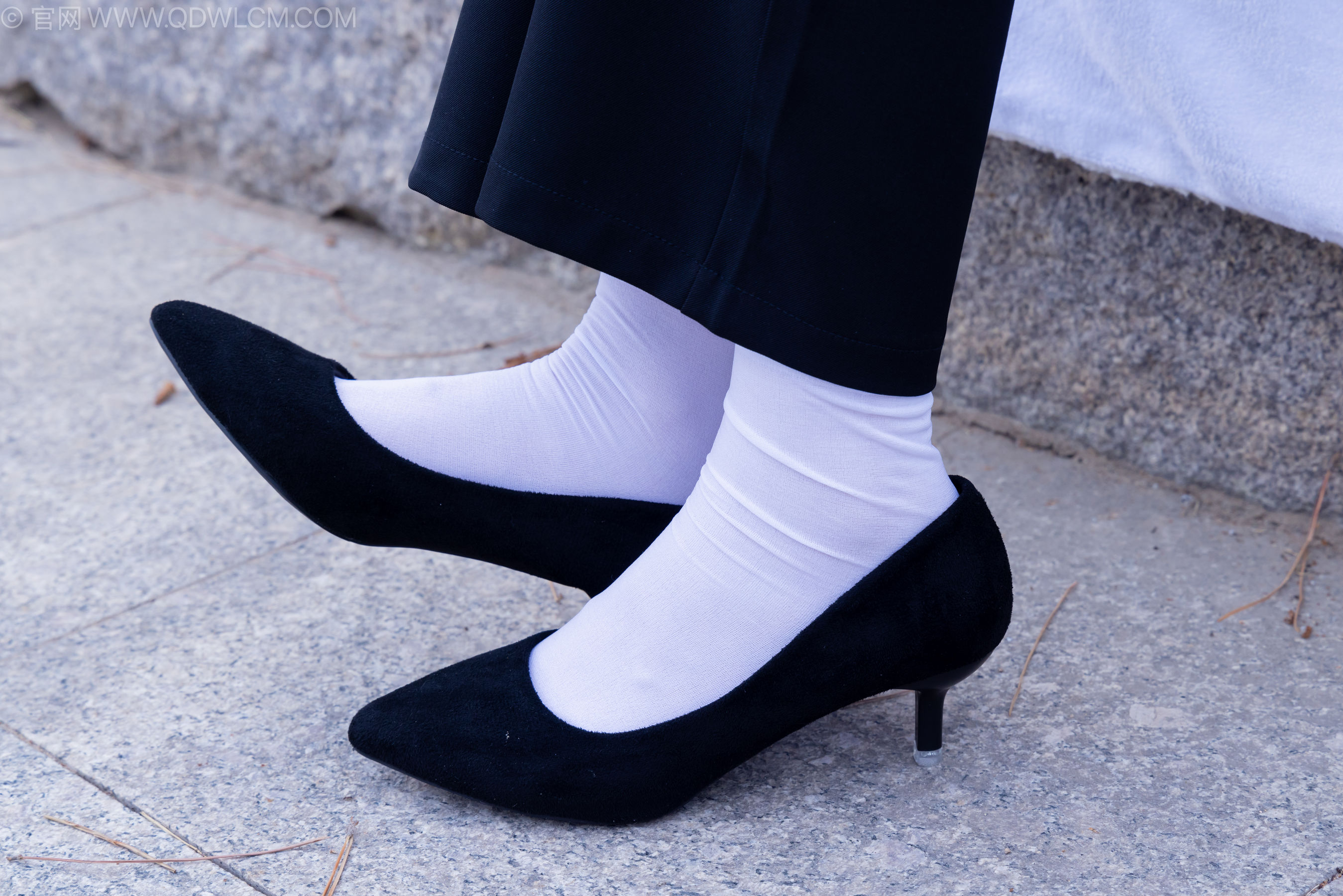 物恋传媒 No.2238 小酒 -高跟鞋、短白丝、ol制服户外/(230P)