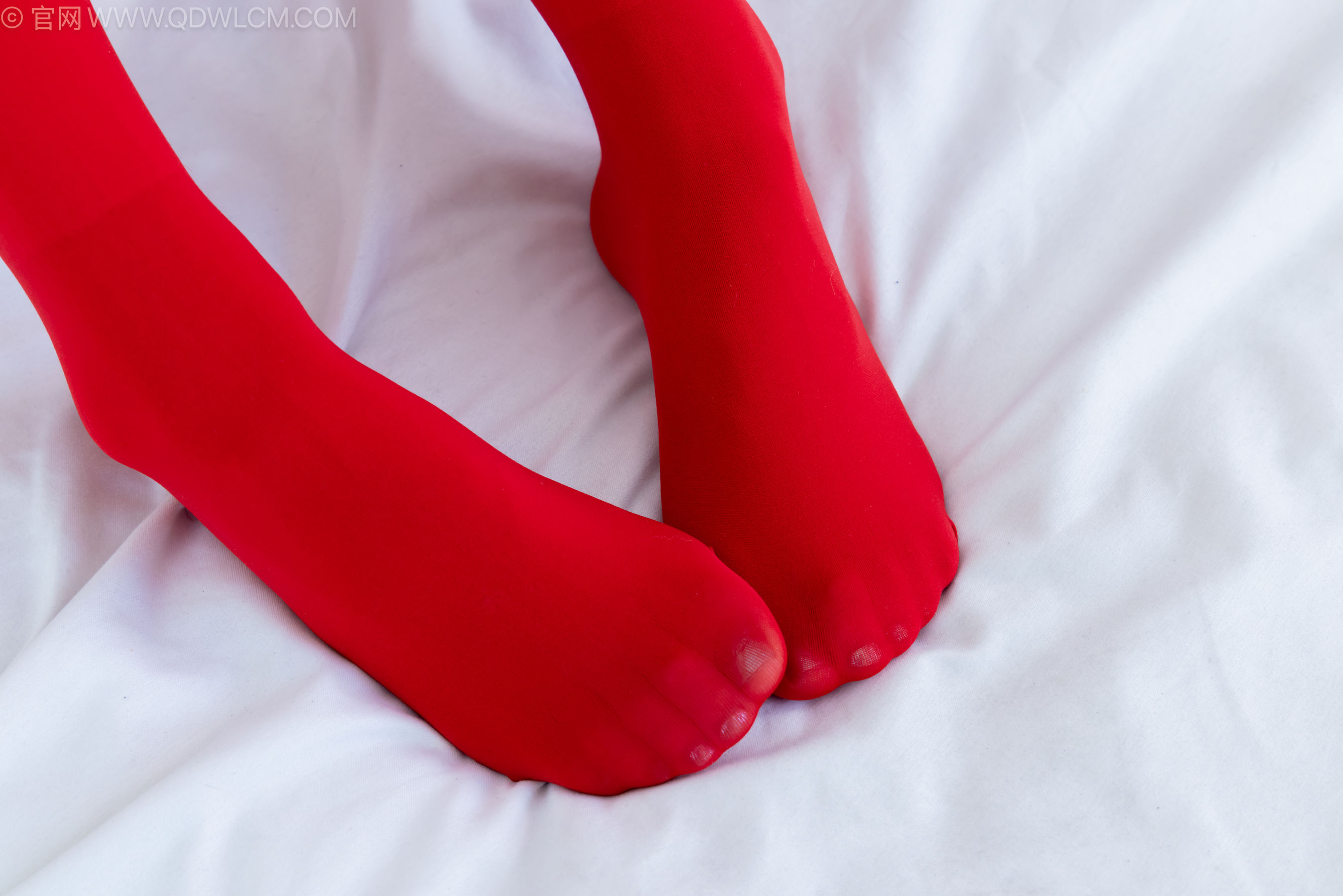 物恋传媒 No.2236 茯苓 -红色低跟鞋、厚款红色丝、皮筋绑脚老头乐挠脚剧情/(160P)