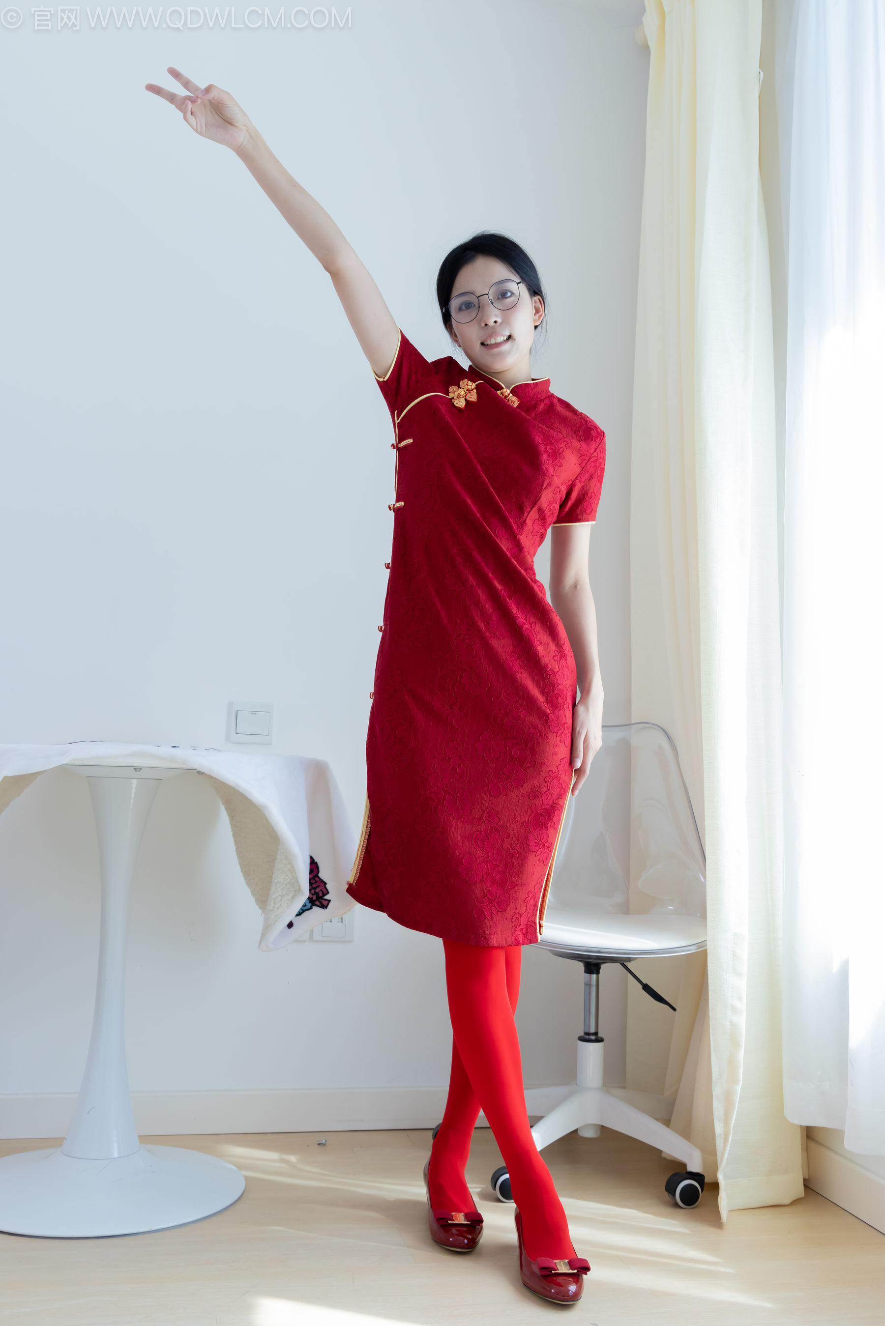 物恋传媒 No.2236 茯苓 -红色低跟鞋、厚款红色丝、皮筋绑脚老头乐挠脚剧情/(160P)