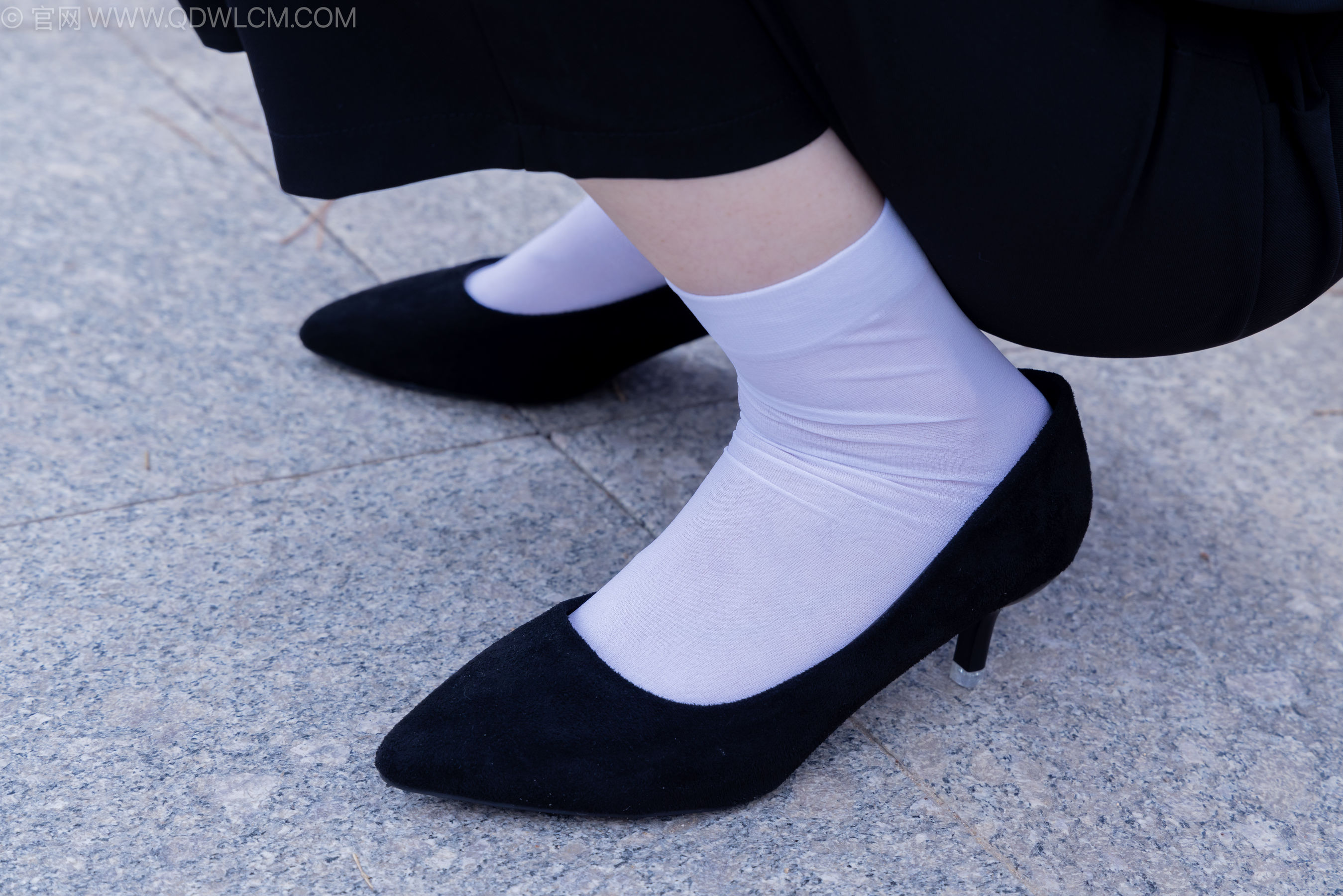 物恋传媒 No.2238 小酒 -高跟鞋、短白丝、ol制服户外/(230P)