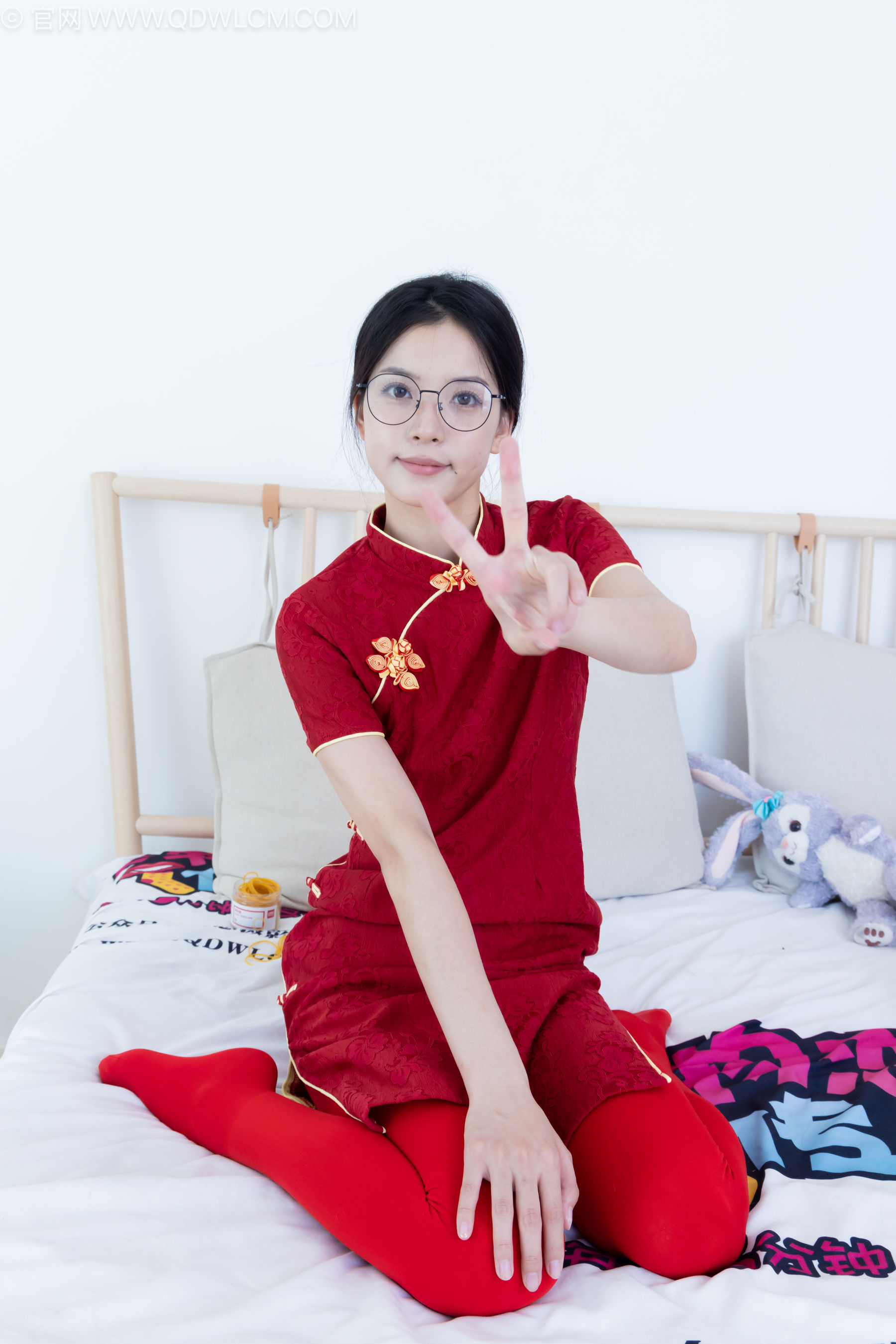 物恋传媒 No.2236 茯苓 -红色低跟鞋、厚款红色丝、皮筋绑脚老头乐挠脚剧情/(160P)