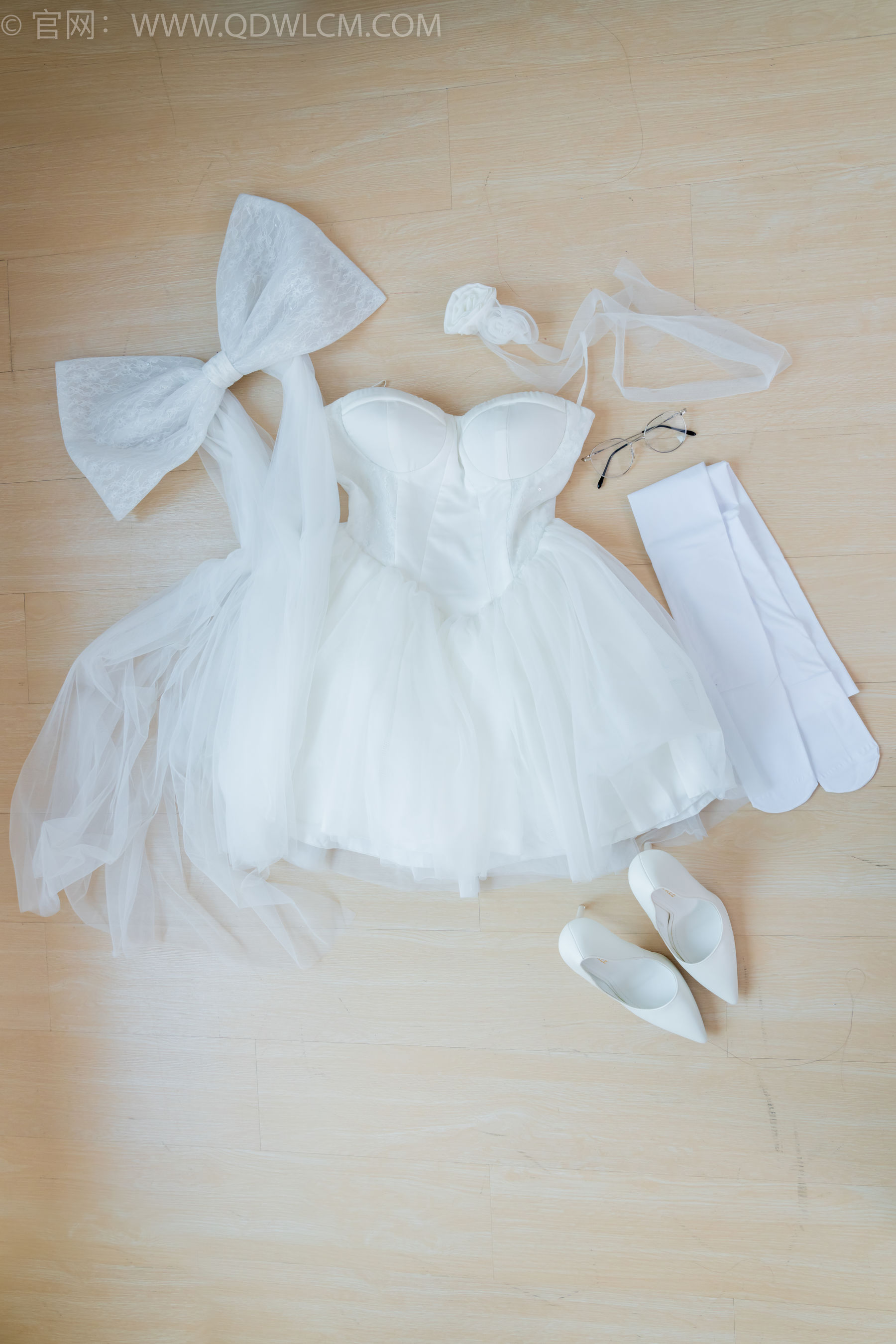 物恋传媒 No.2233 小影 -小影 -高跟鞋、厚白丝/(150P)