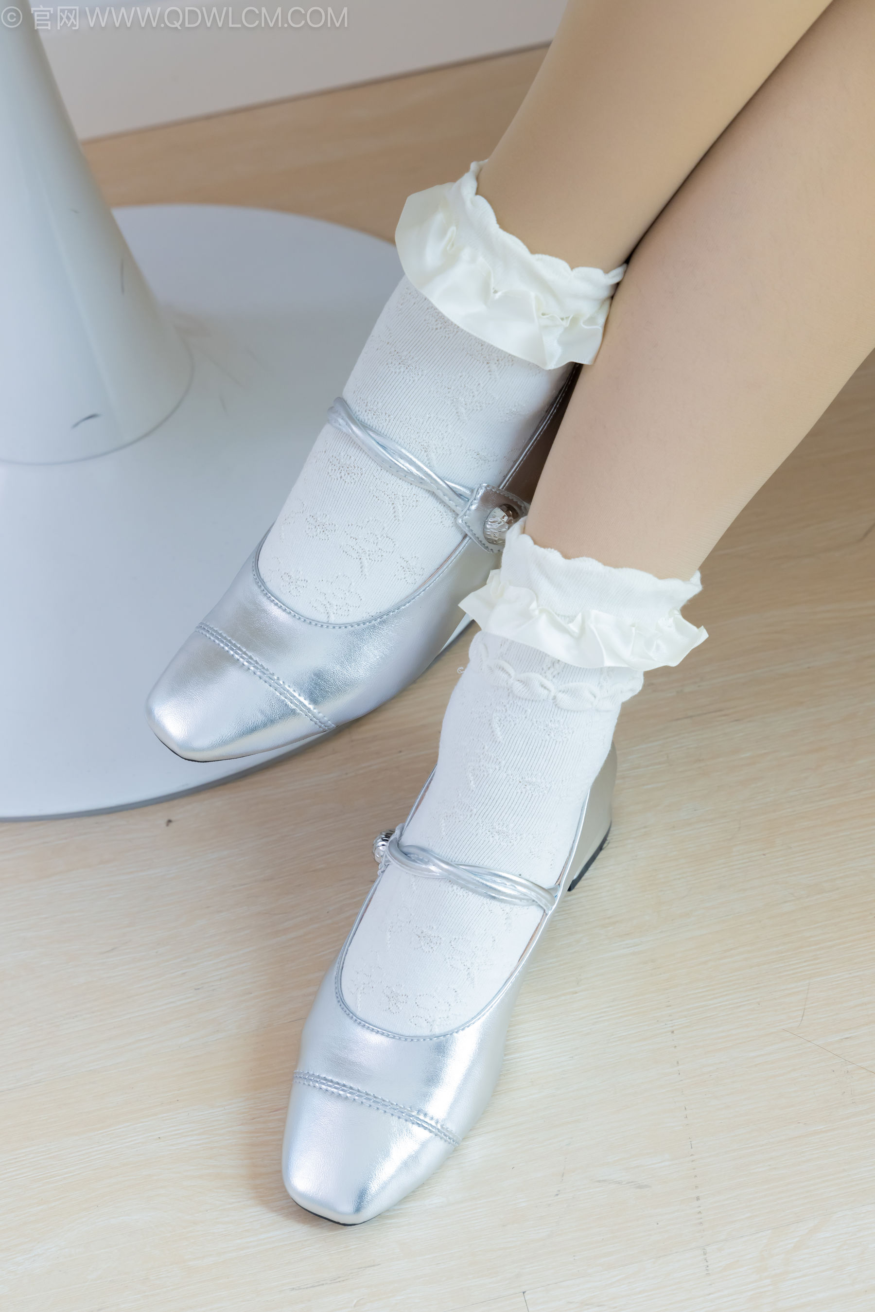 物恋传媒 No.2239 小新 -低跟鞋、白棉袜、厚肉丝、女仆装/(160P)