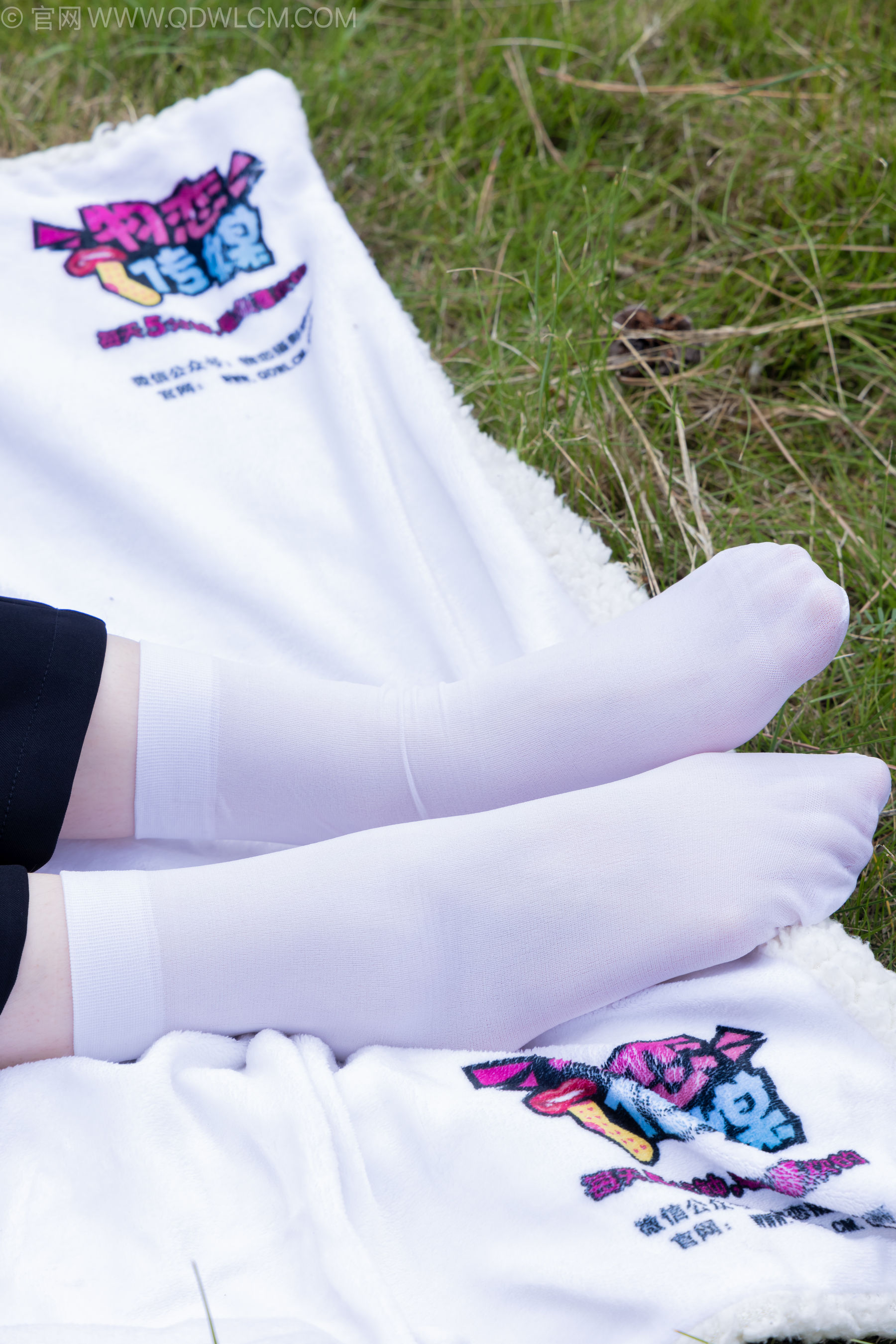 物恋传媒 No.2238 小酒 -高跟鞋、短白丝、ol制服户外/(230P)