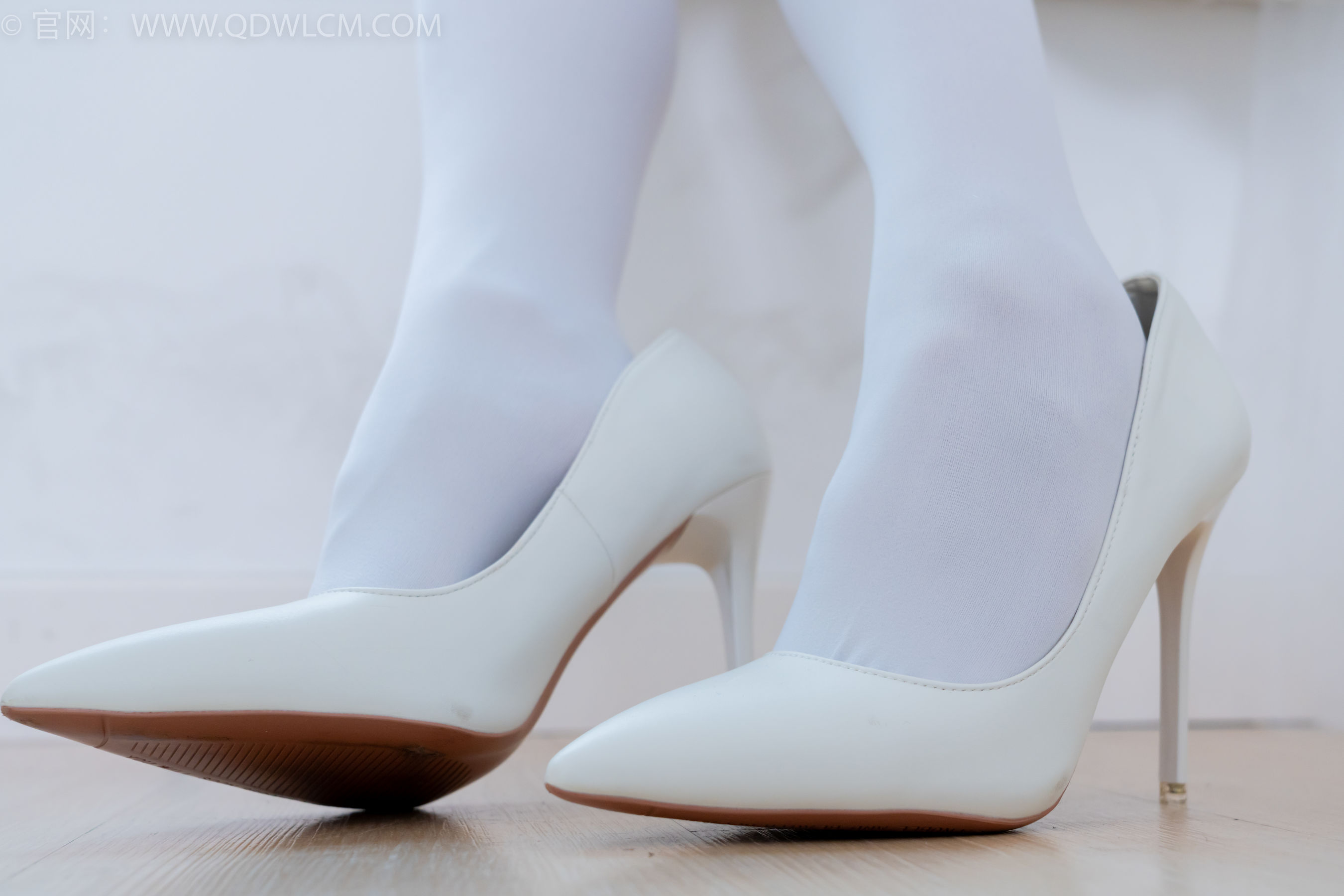 物恋传媒 No.2233 小影 -小影 -高跟鞋、厚白丝/(150P)